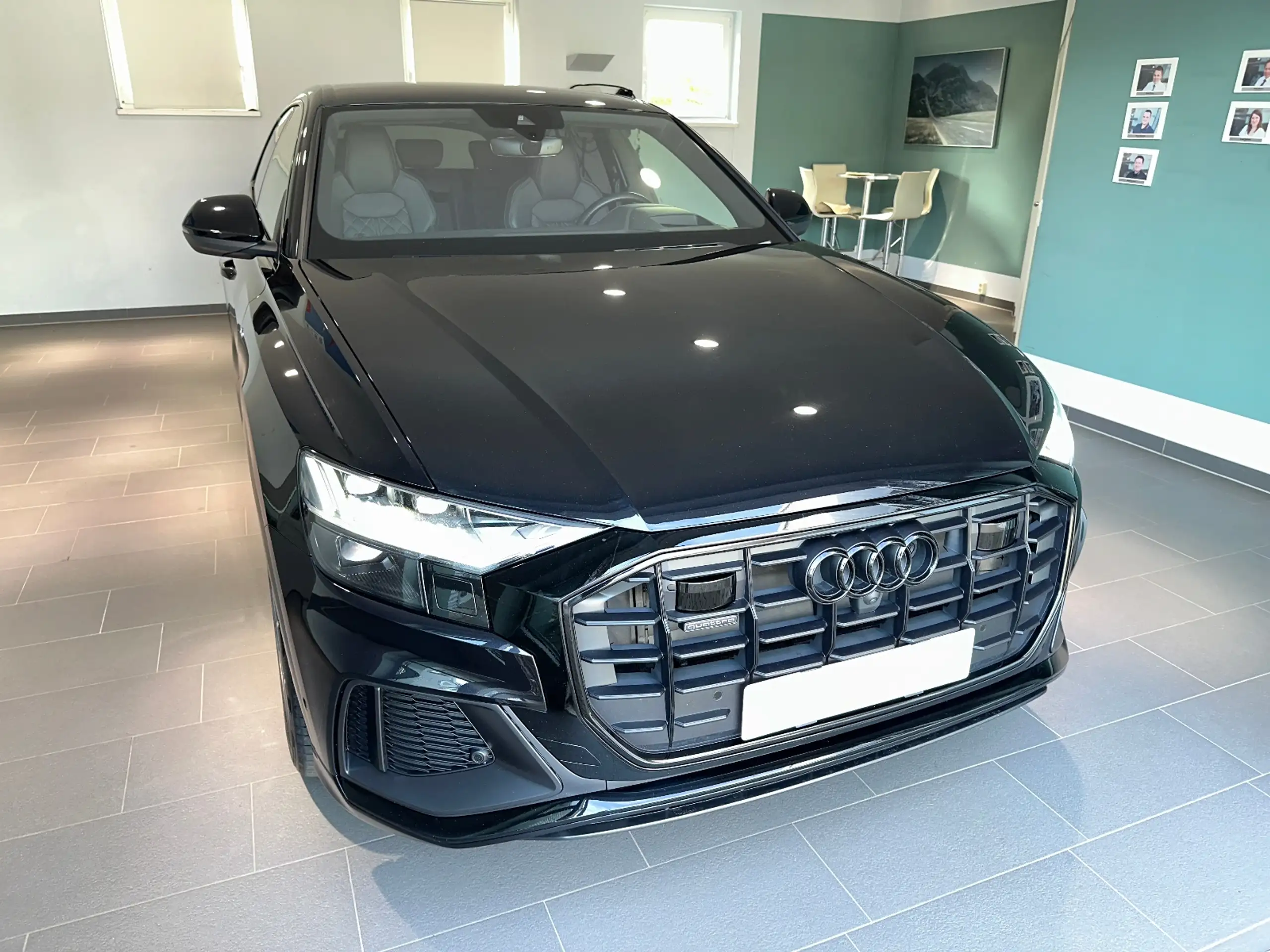 Audi - Q8