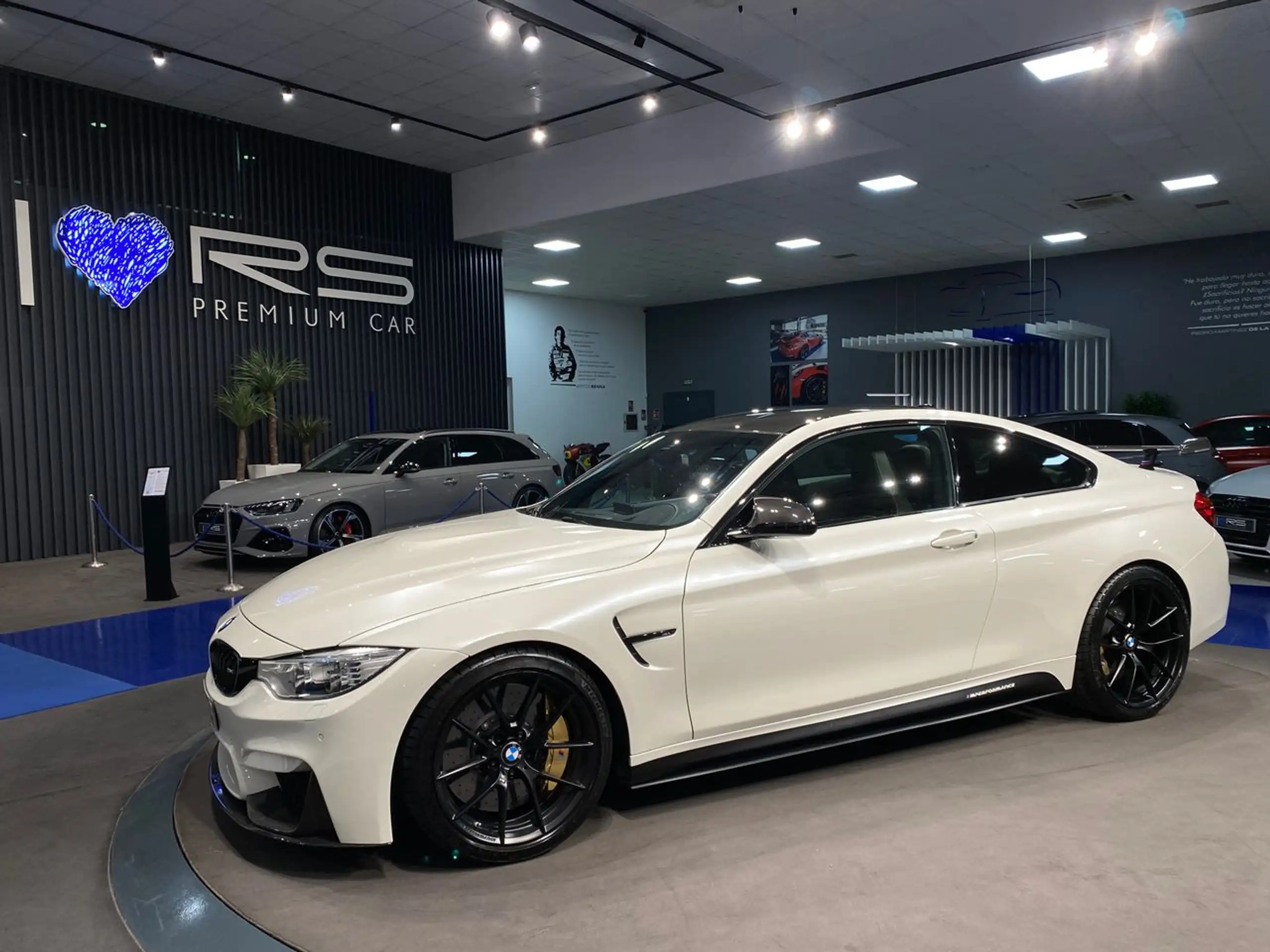 BMW - M4