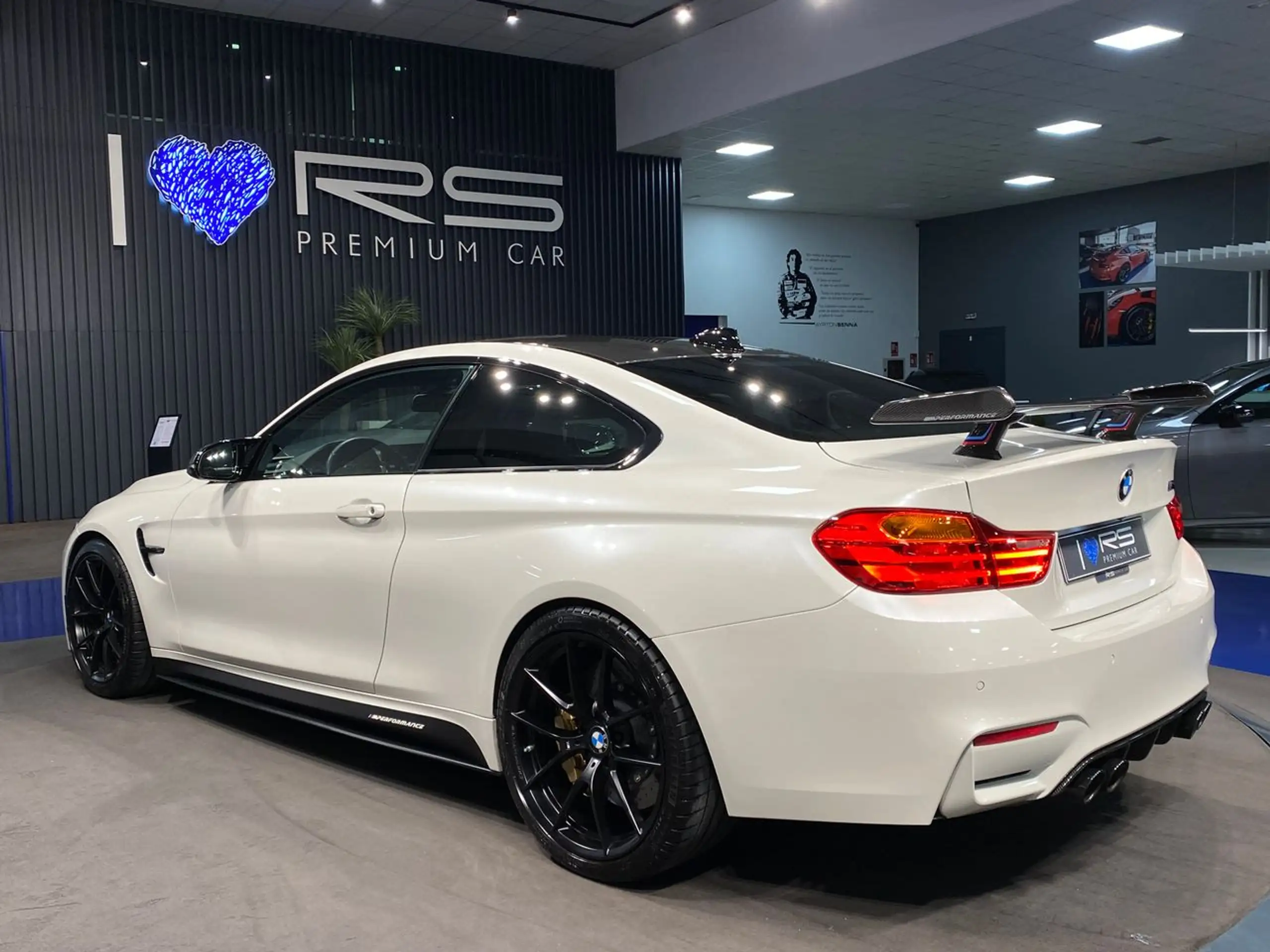 BMW - M4