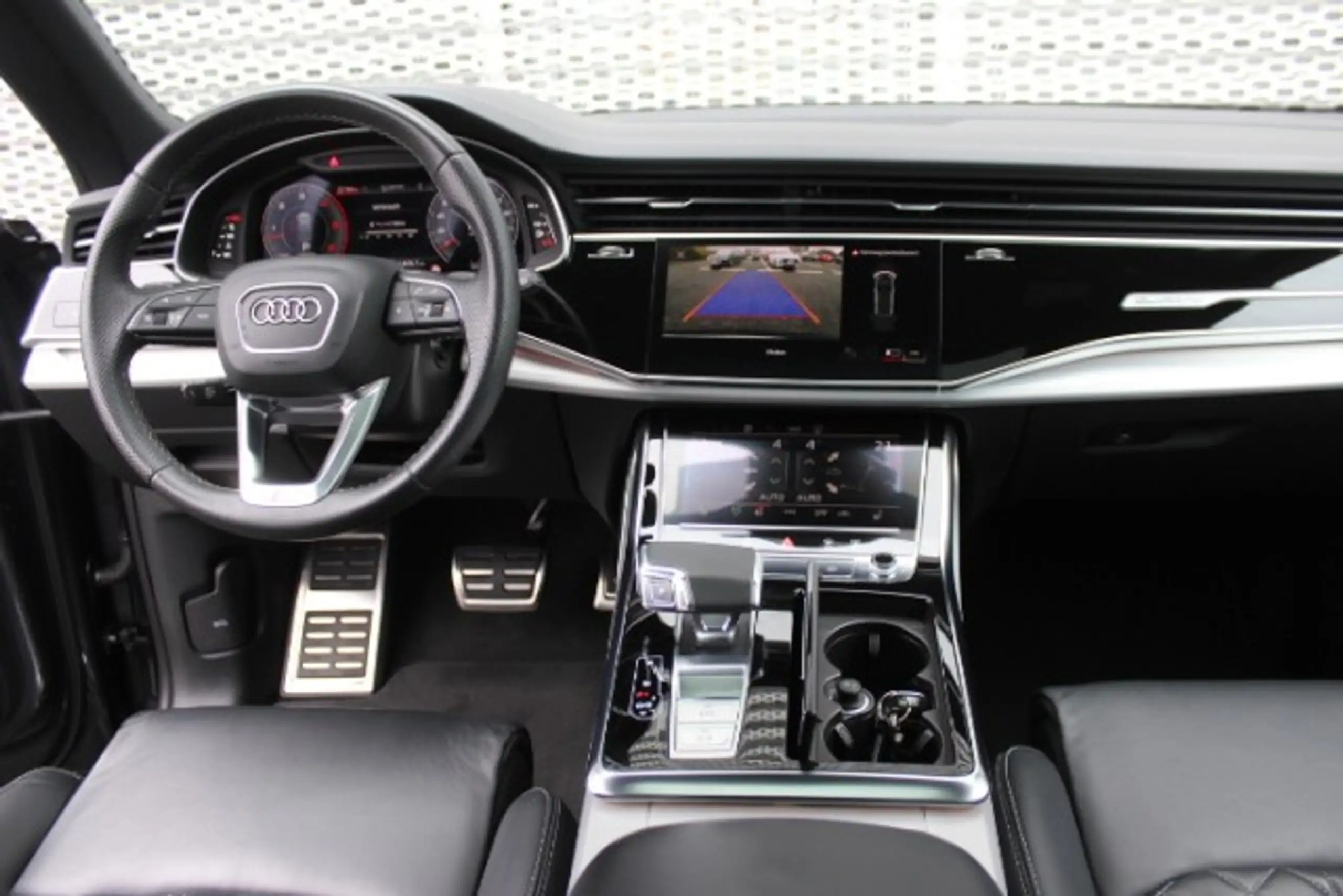 Audi - Q8