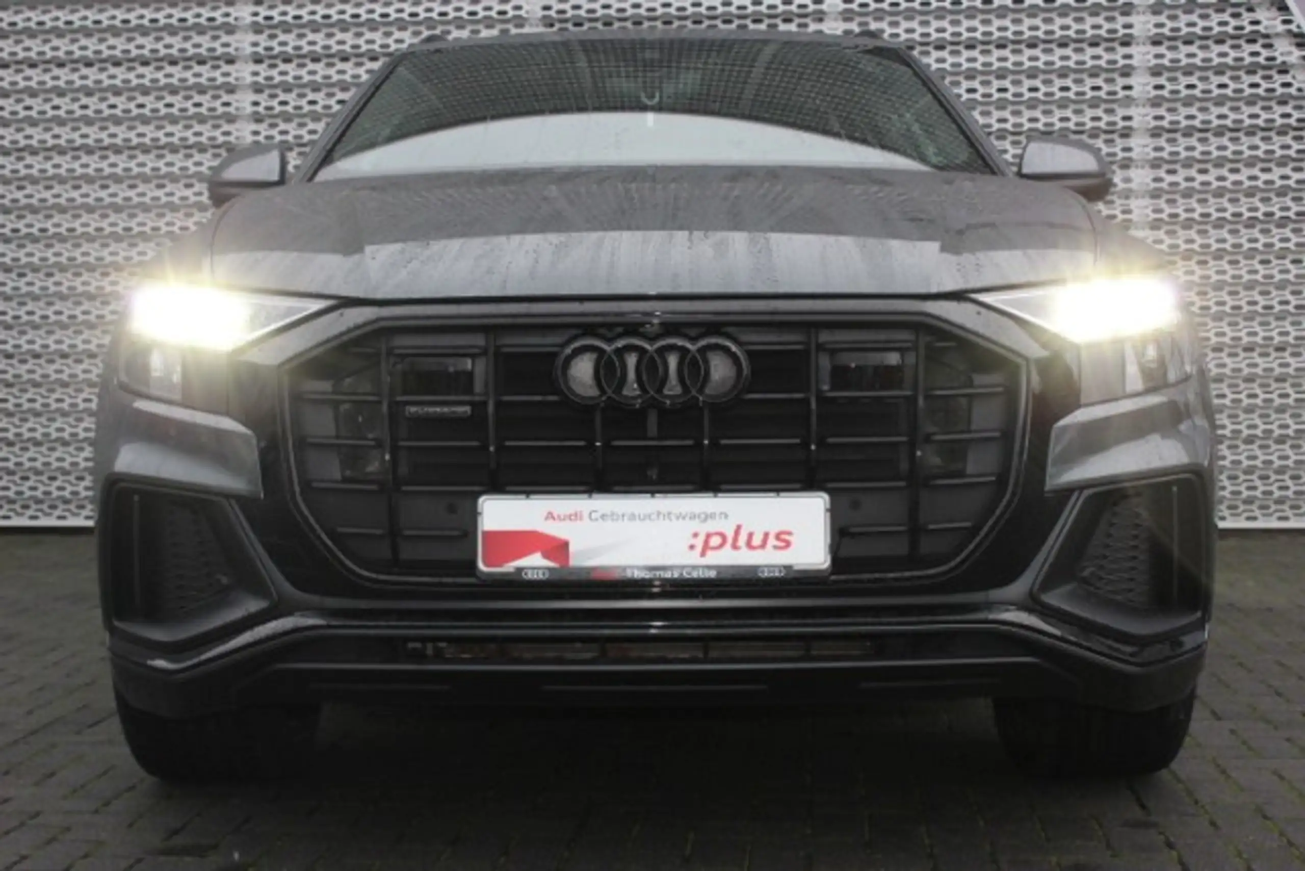 Audi - Q8