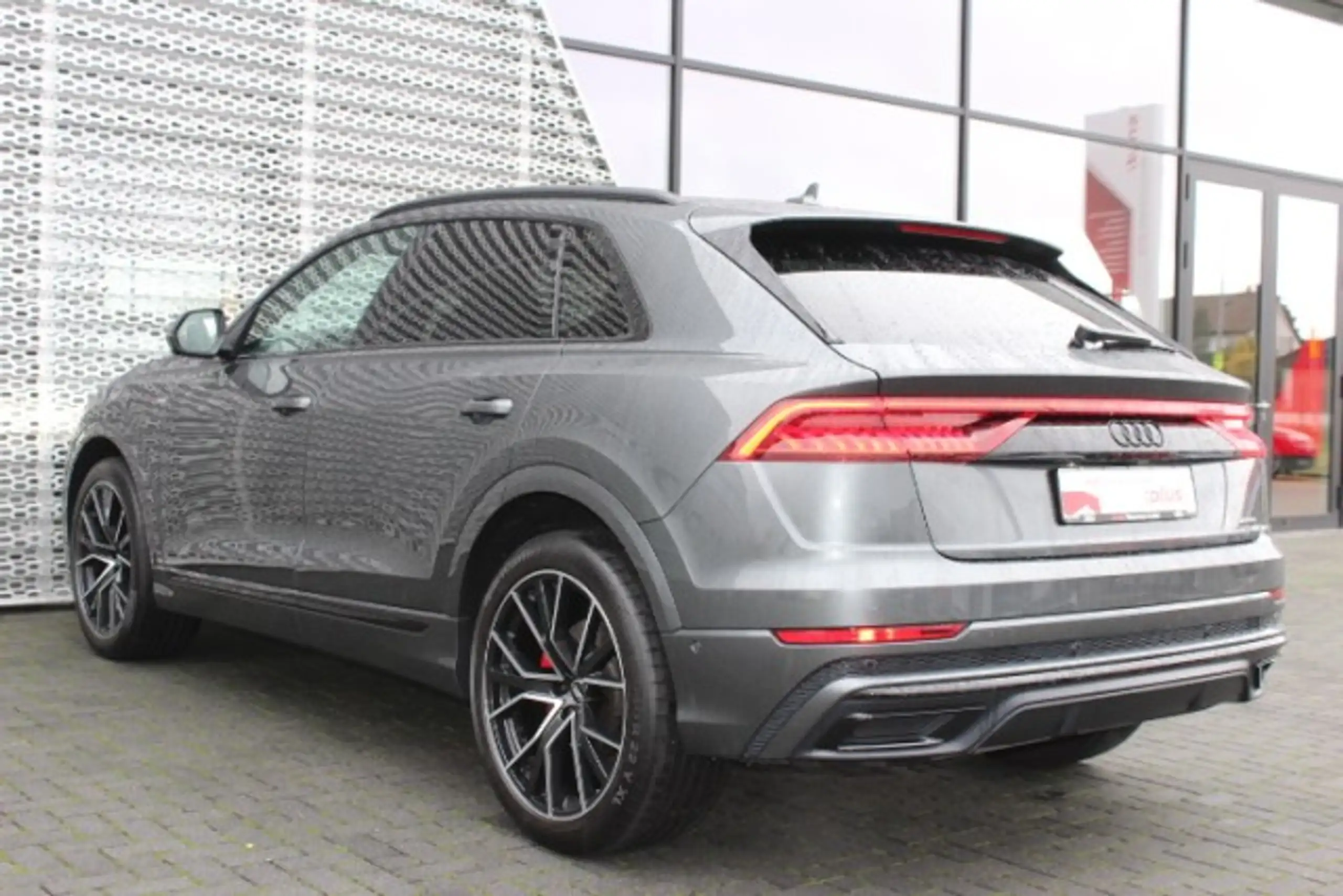 Audi - Q8