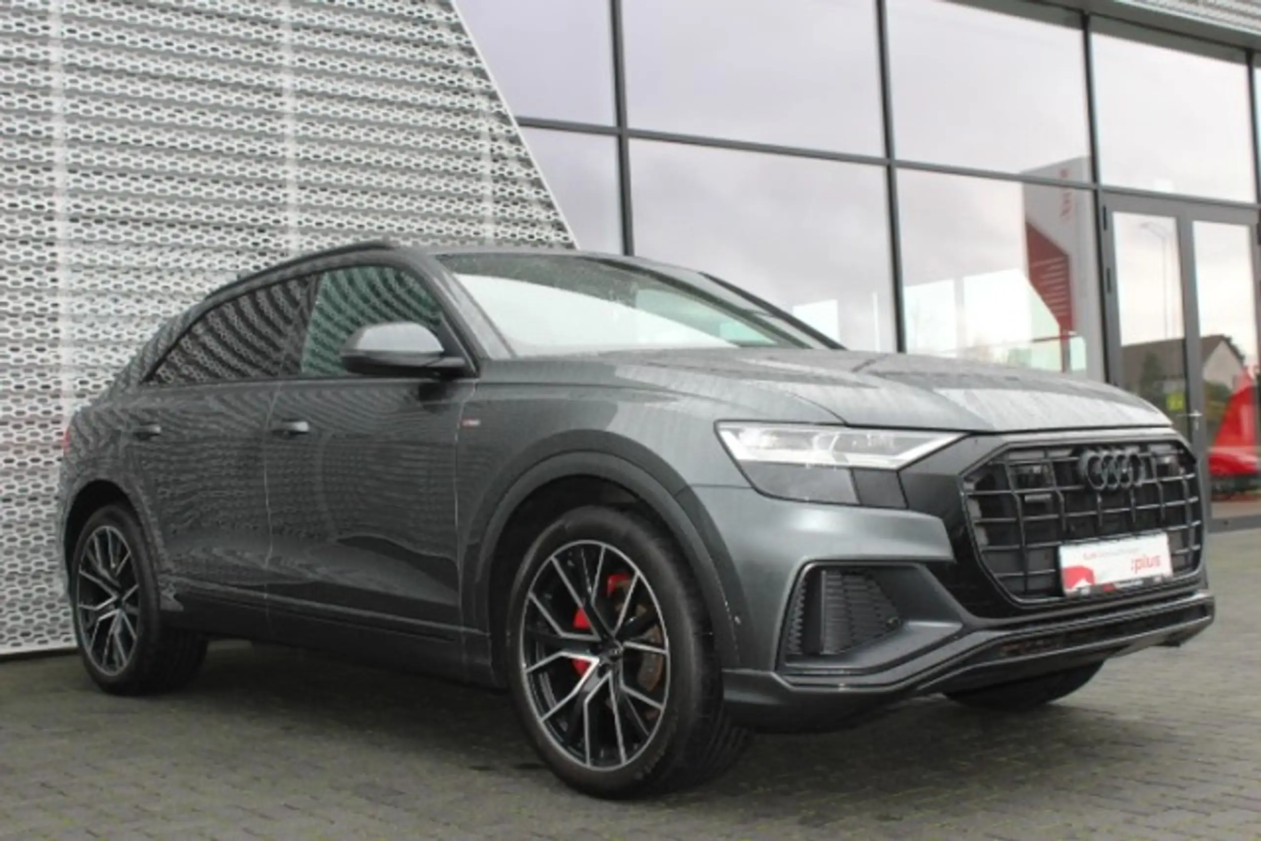 Audi - Q8