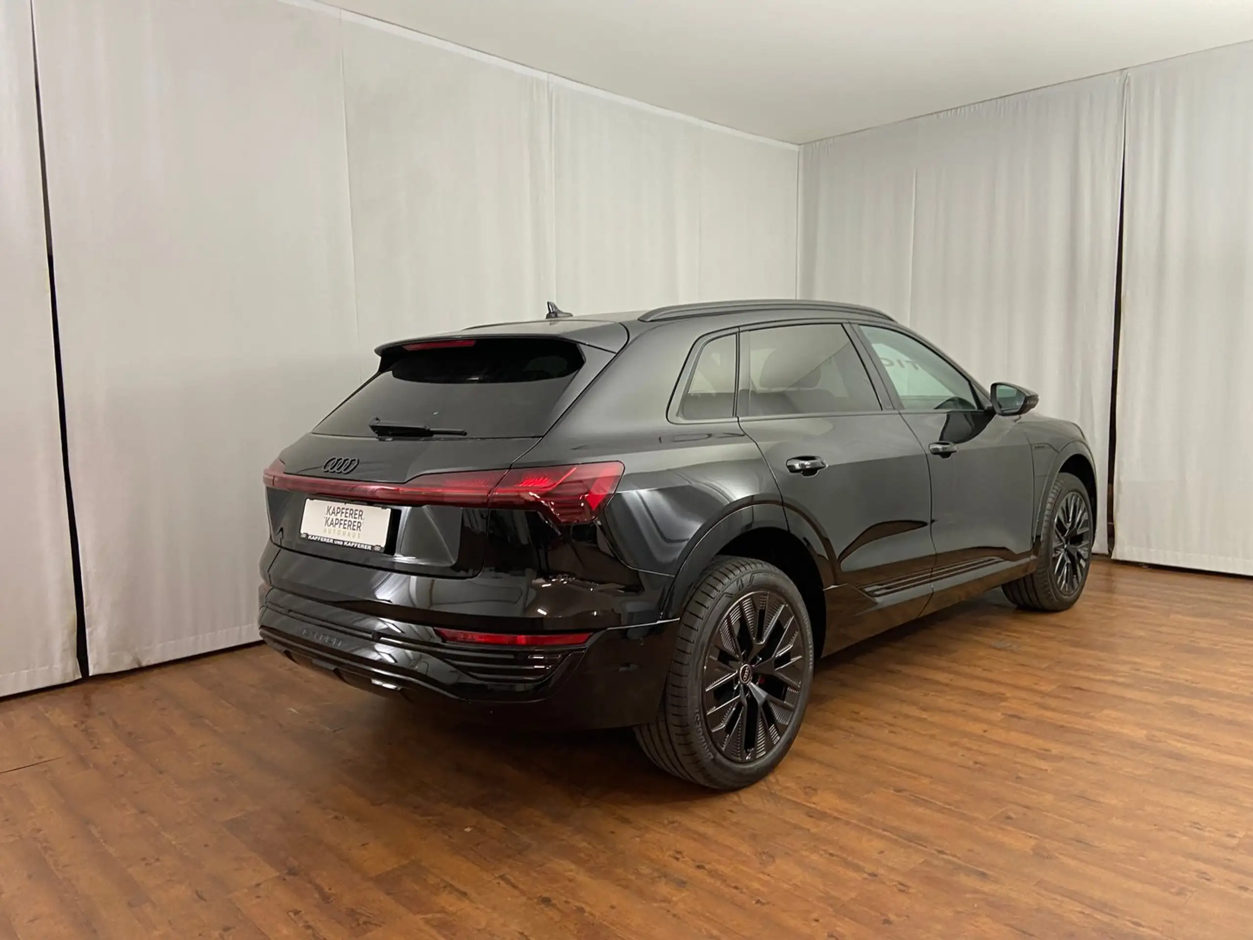 Audi - Q8