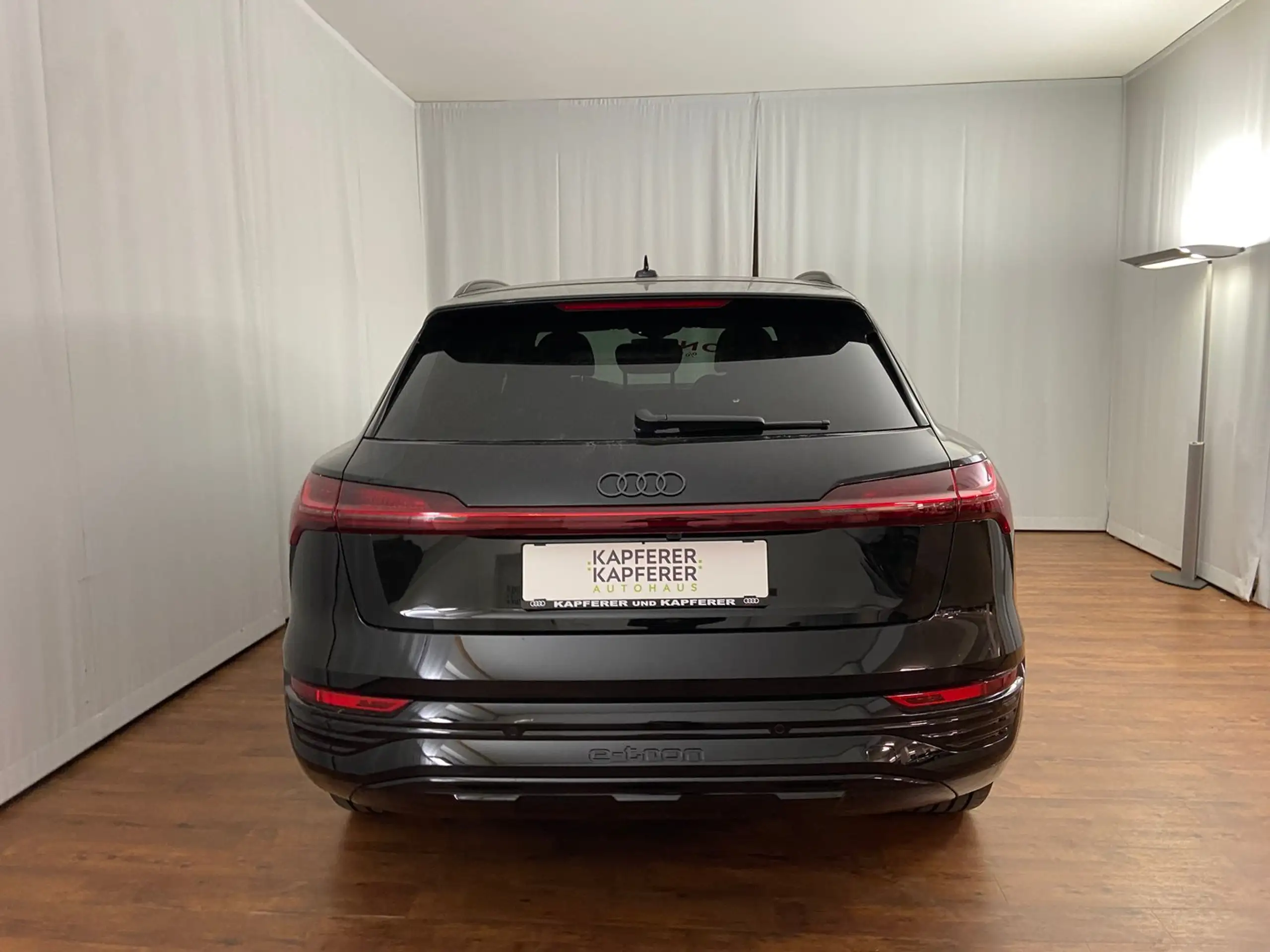 Audi - Q8