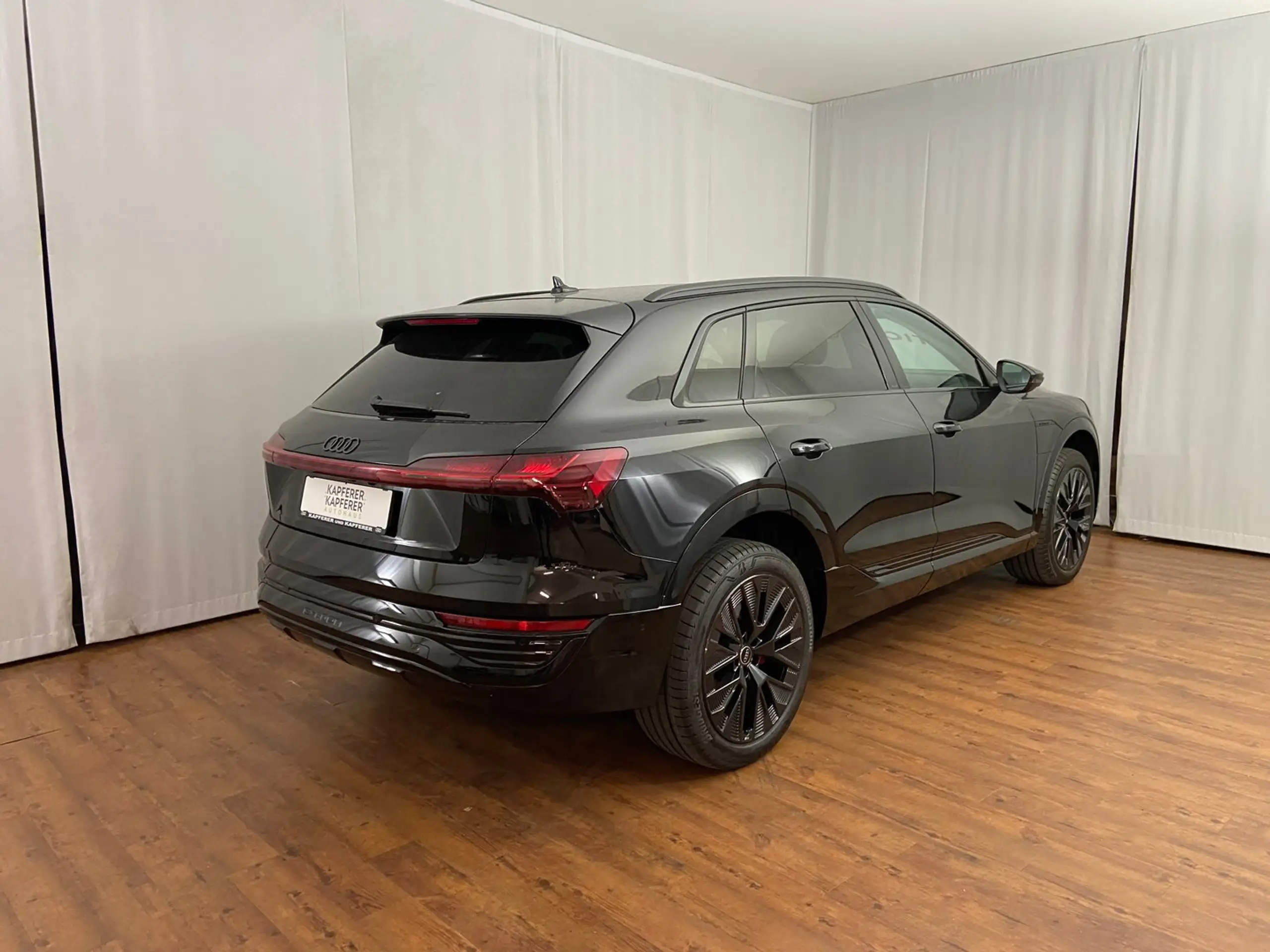 Audi - Q8