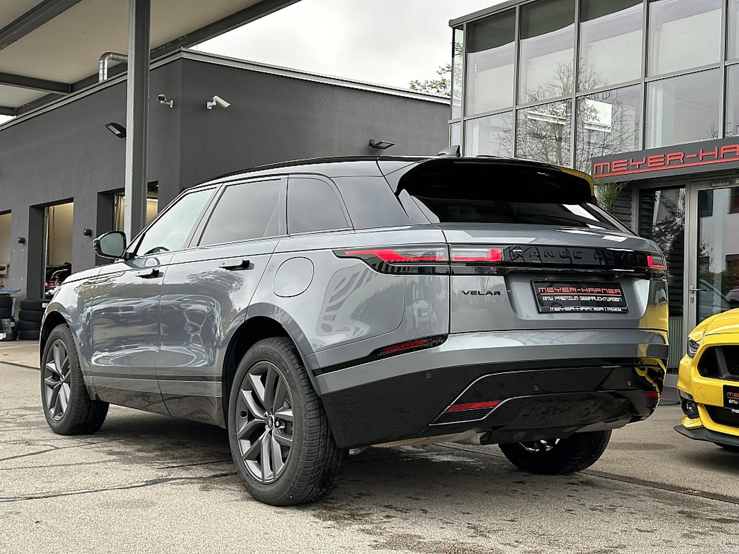 Land Rover - Range Rover Velar