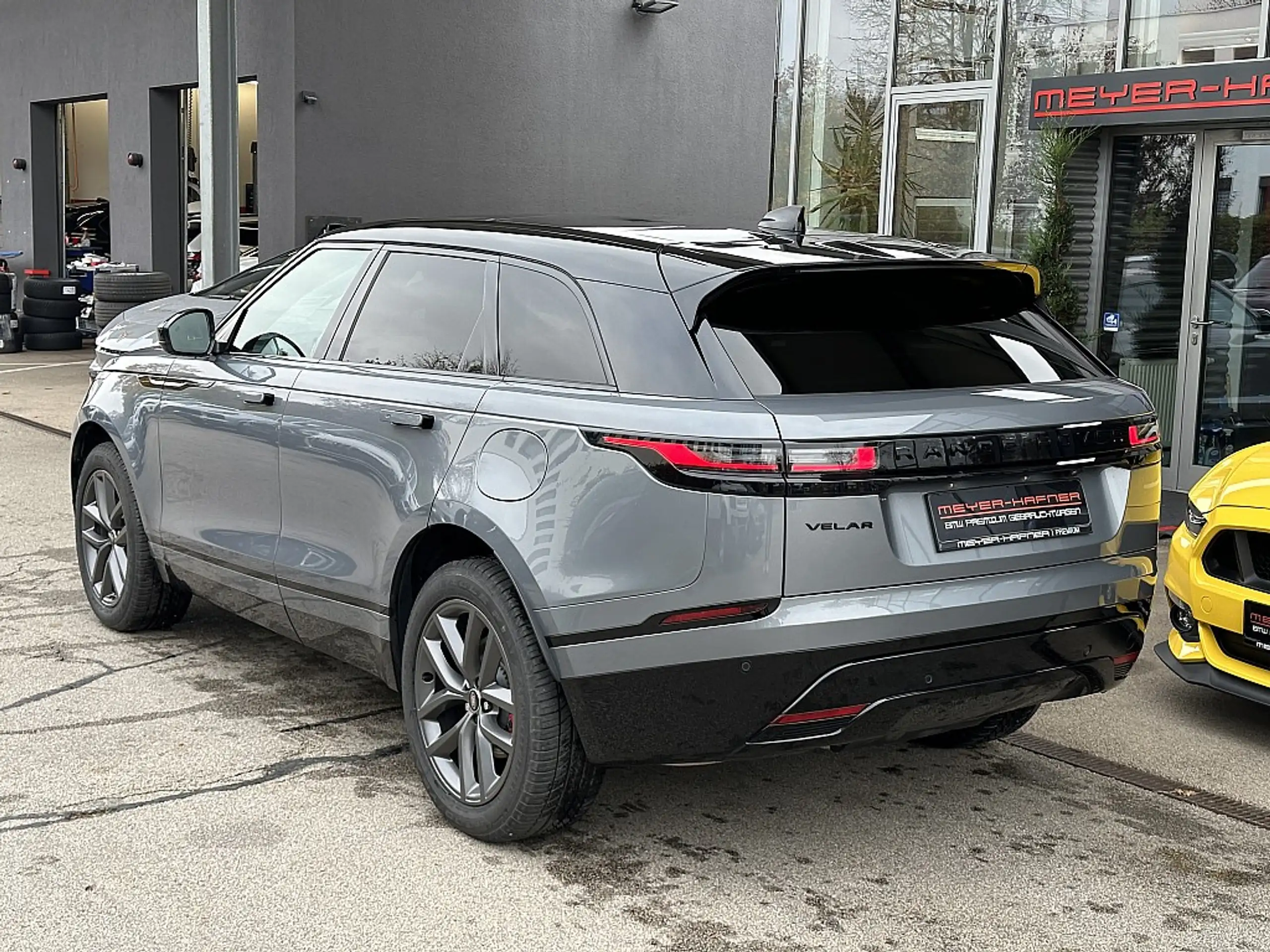 Land Rover - Range Rover Velar