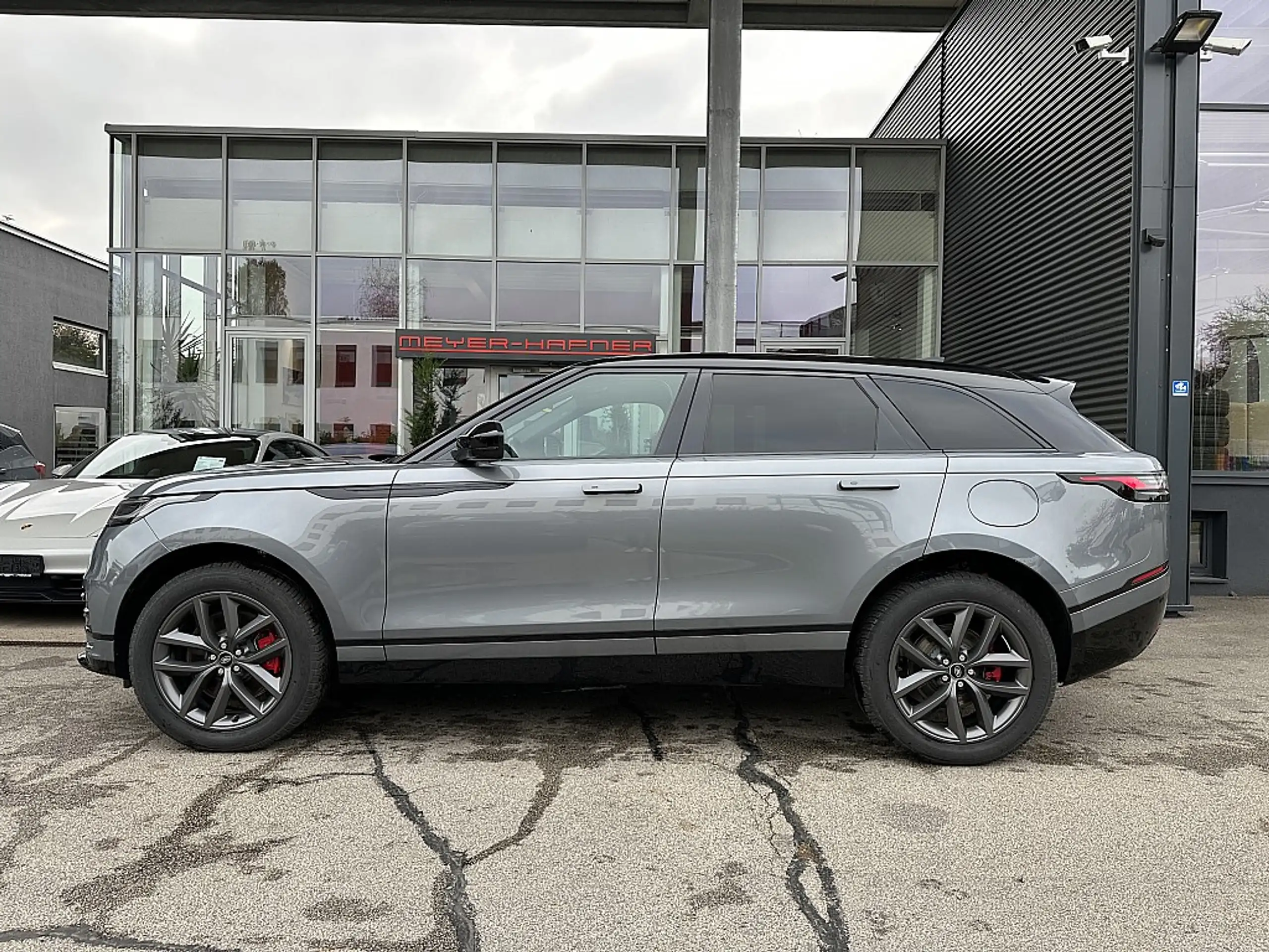 Land Rover - Range Rover Velar