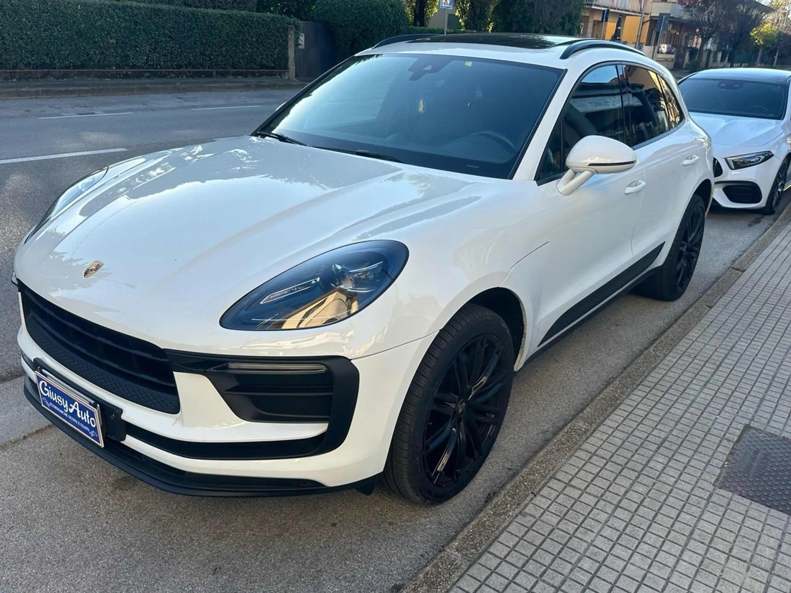 Porsche - Macan