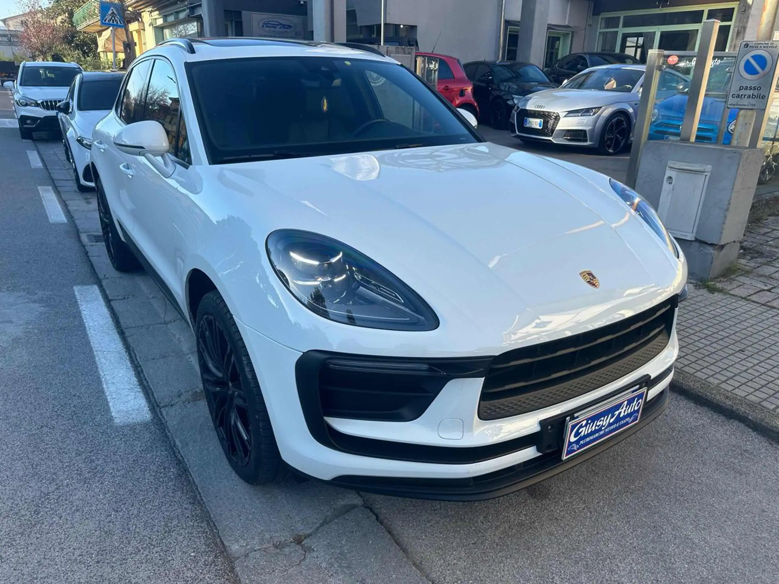 Porsche - Macan