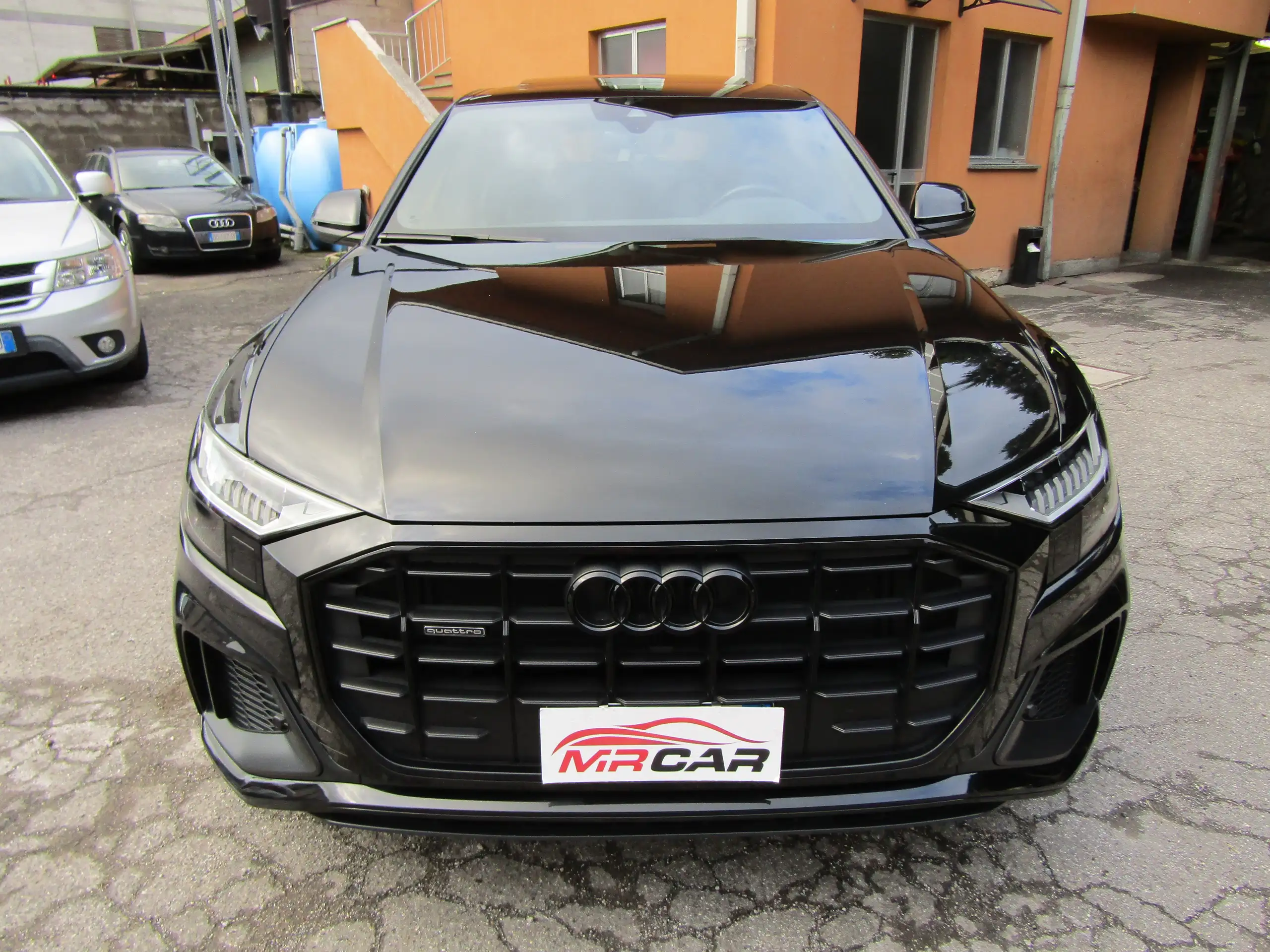 Audi - Q8