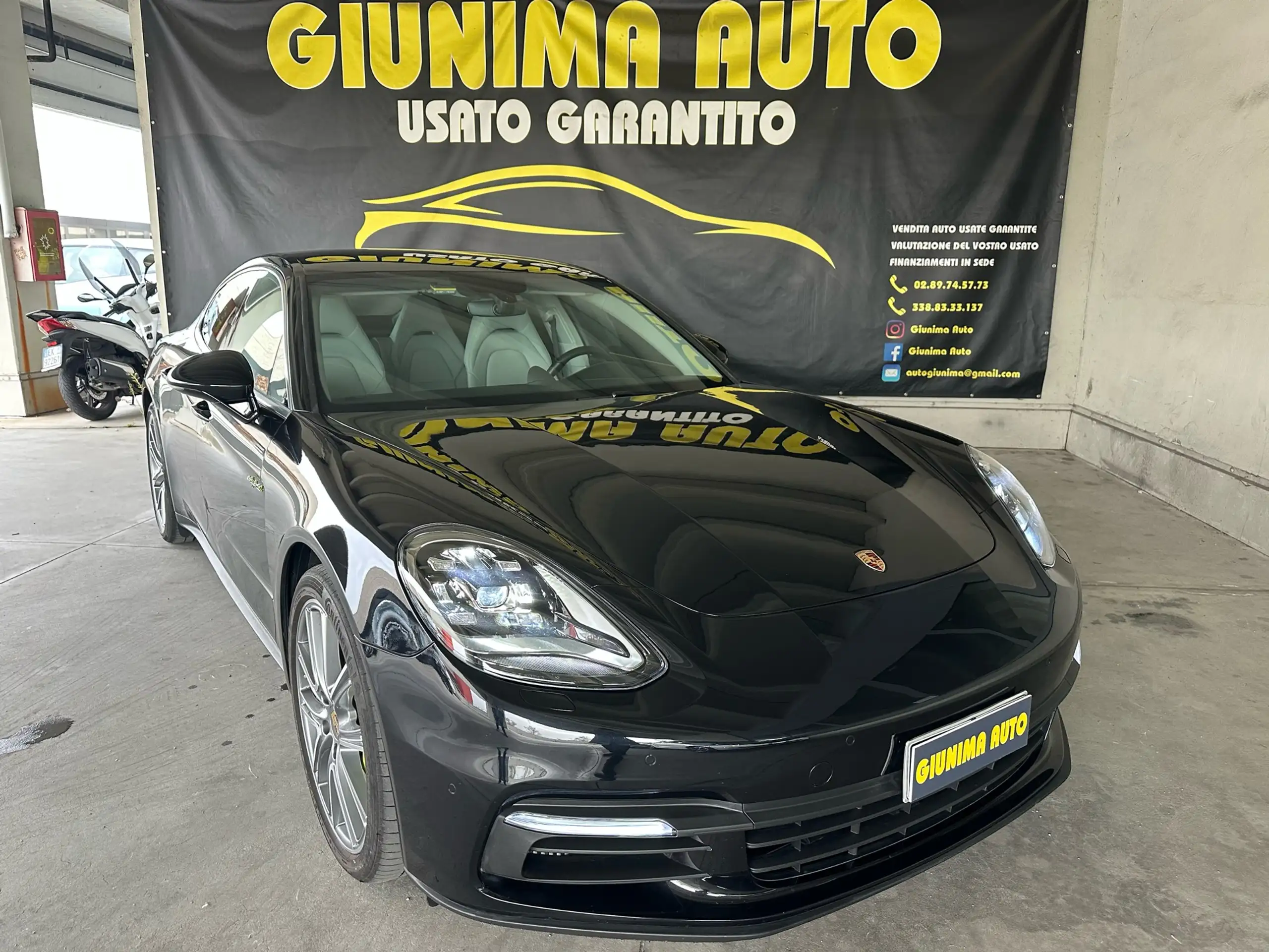 Porsche - Panamera