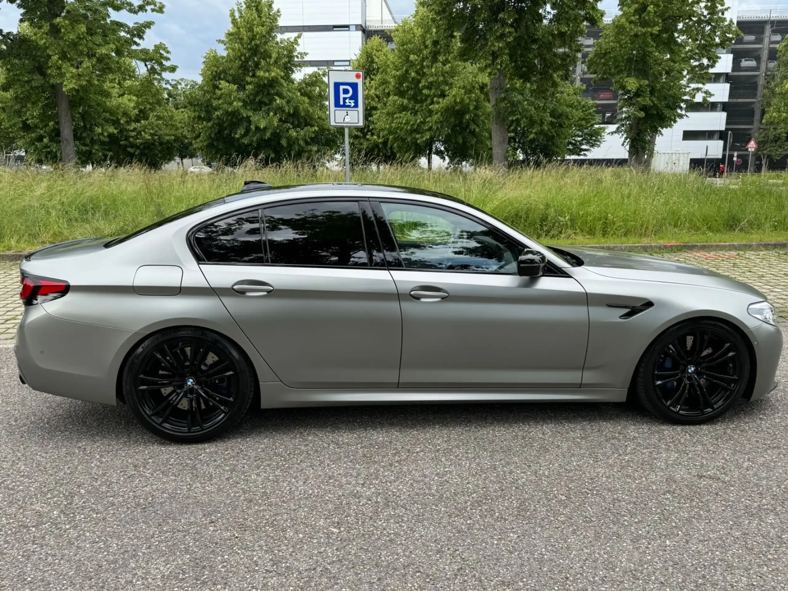 BMW - M5