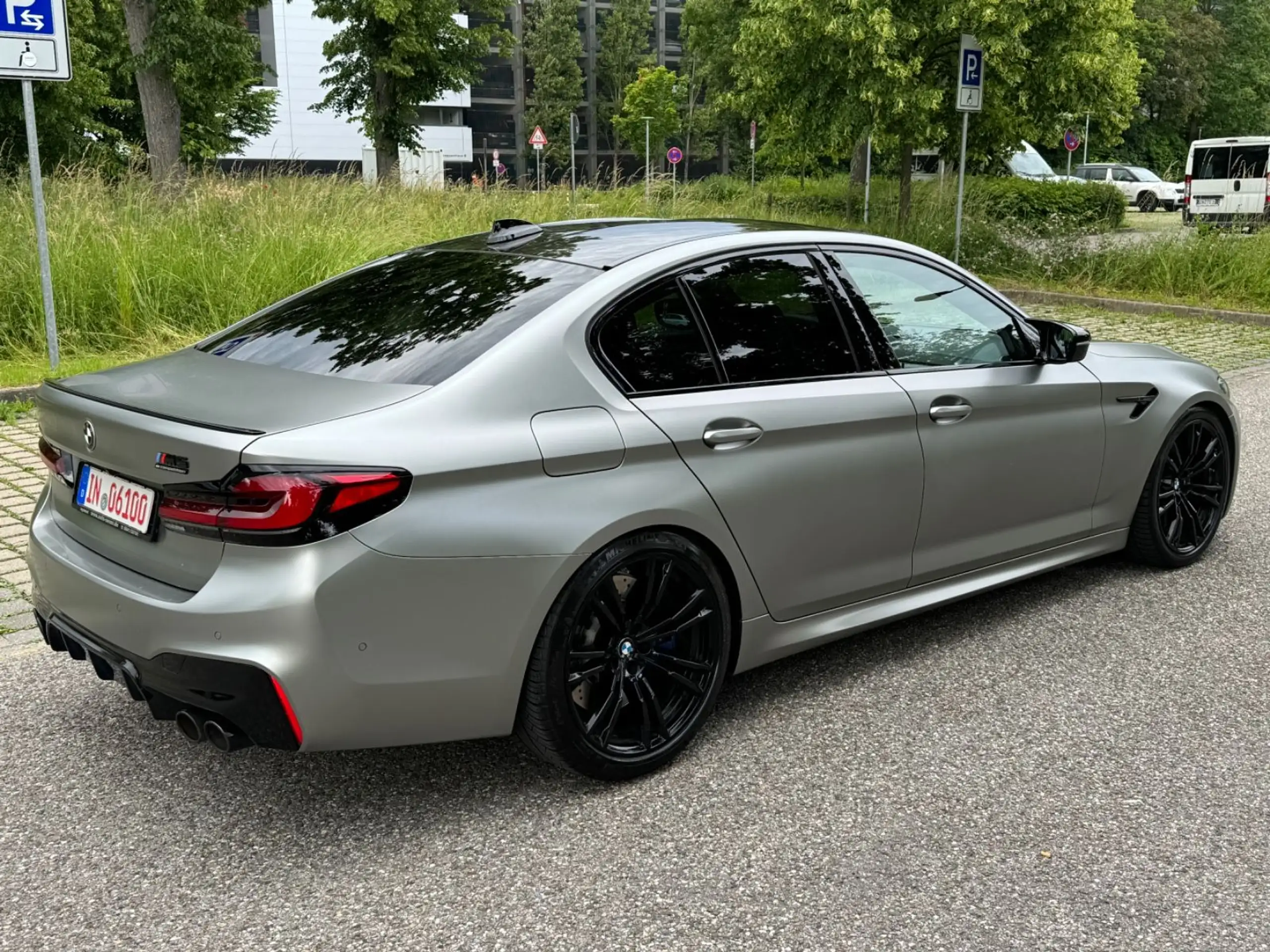 BMW - M5