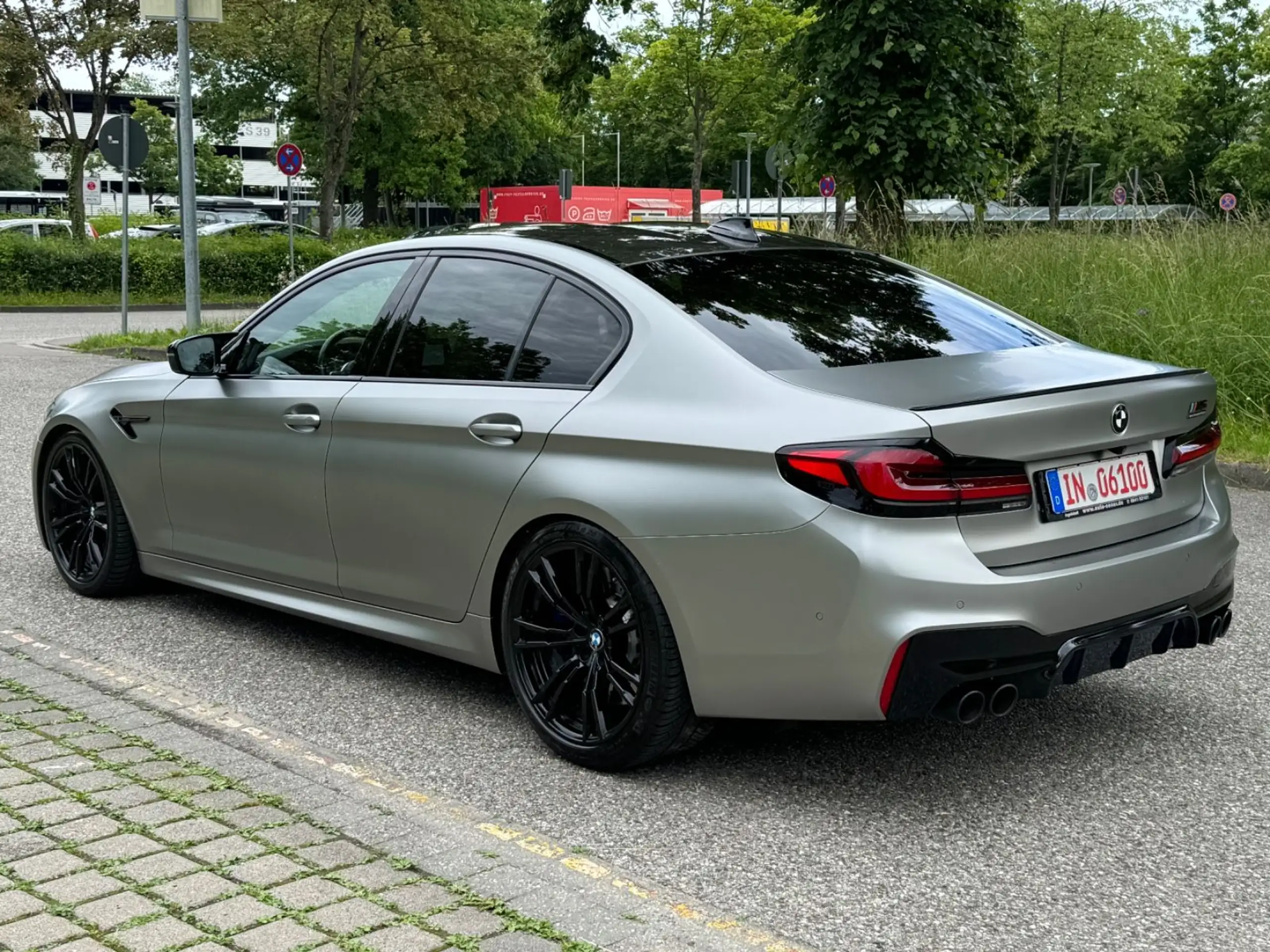 BMW - M5