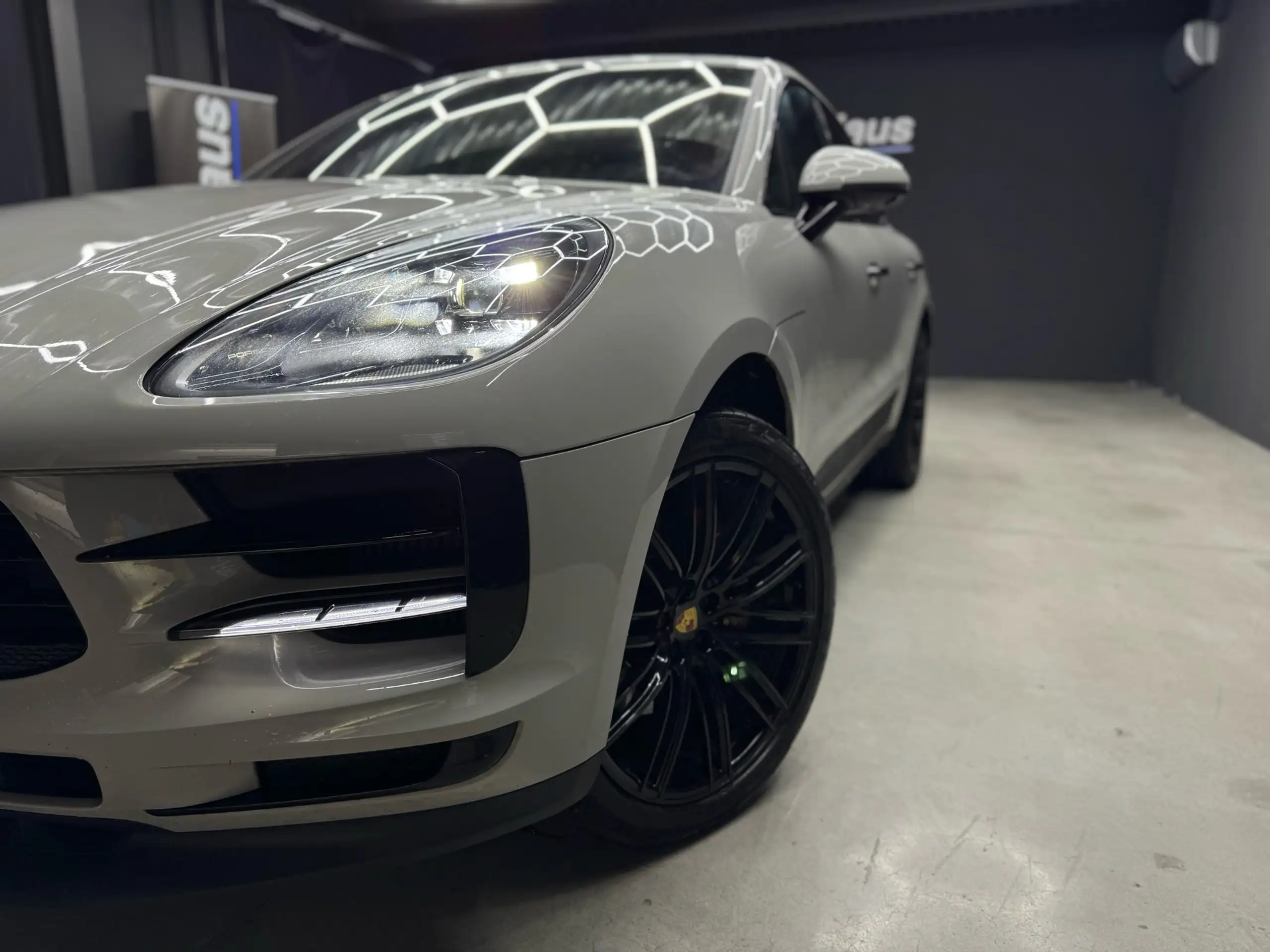 Porsche - Macan