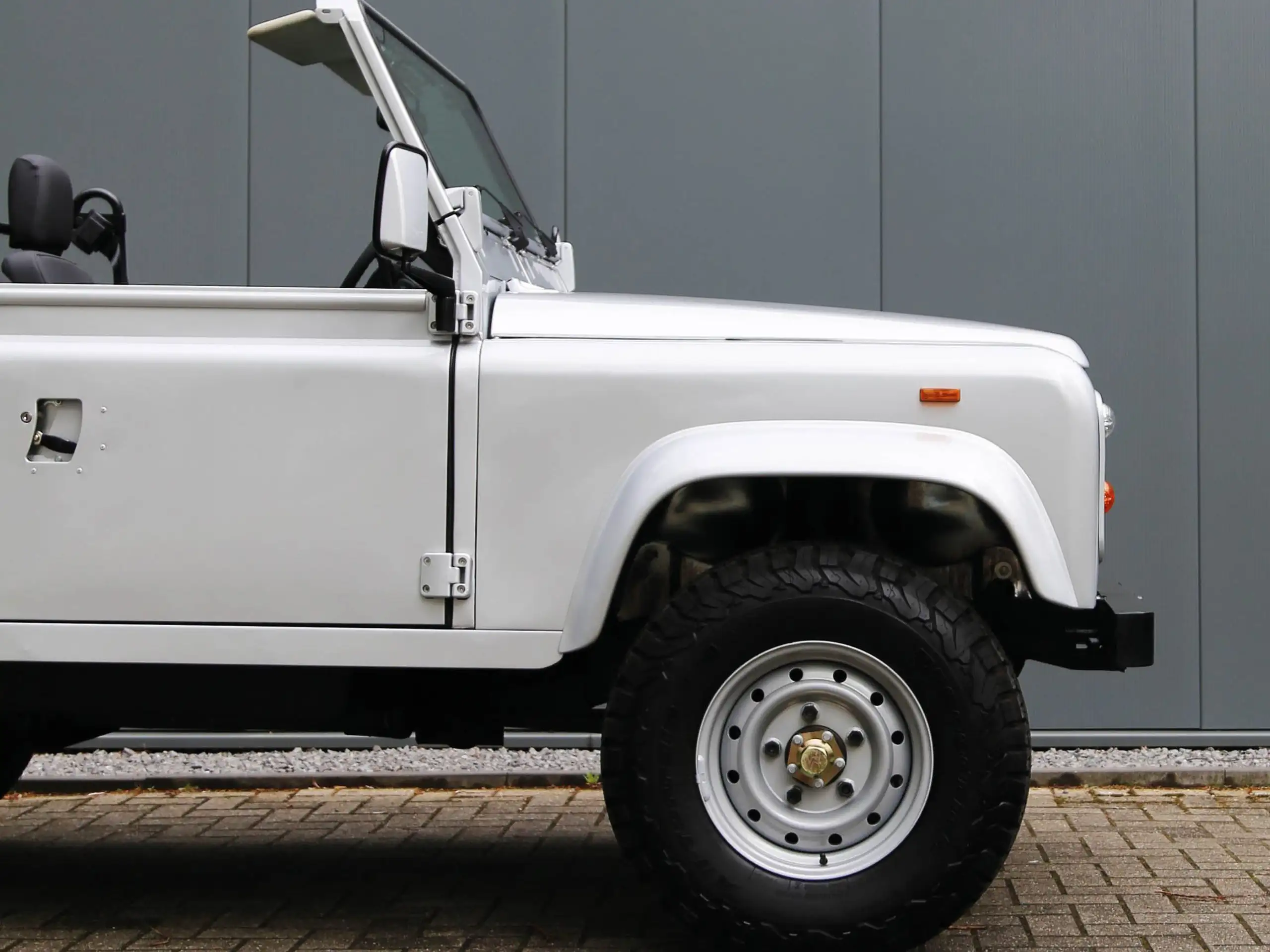 Land Rover - Defender