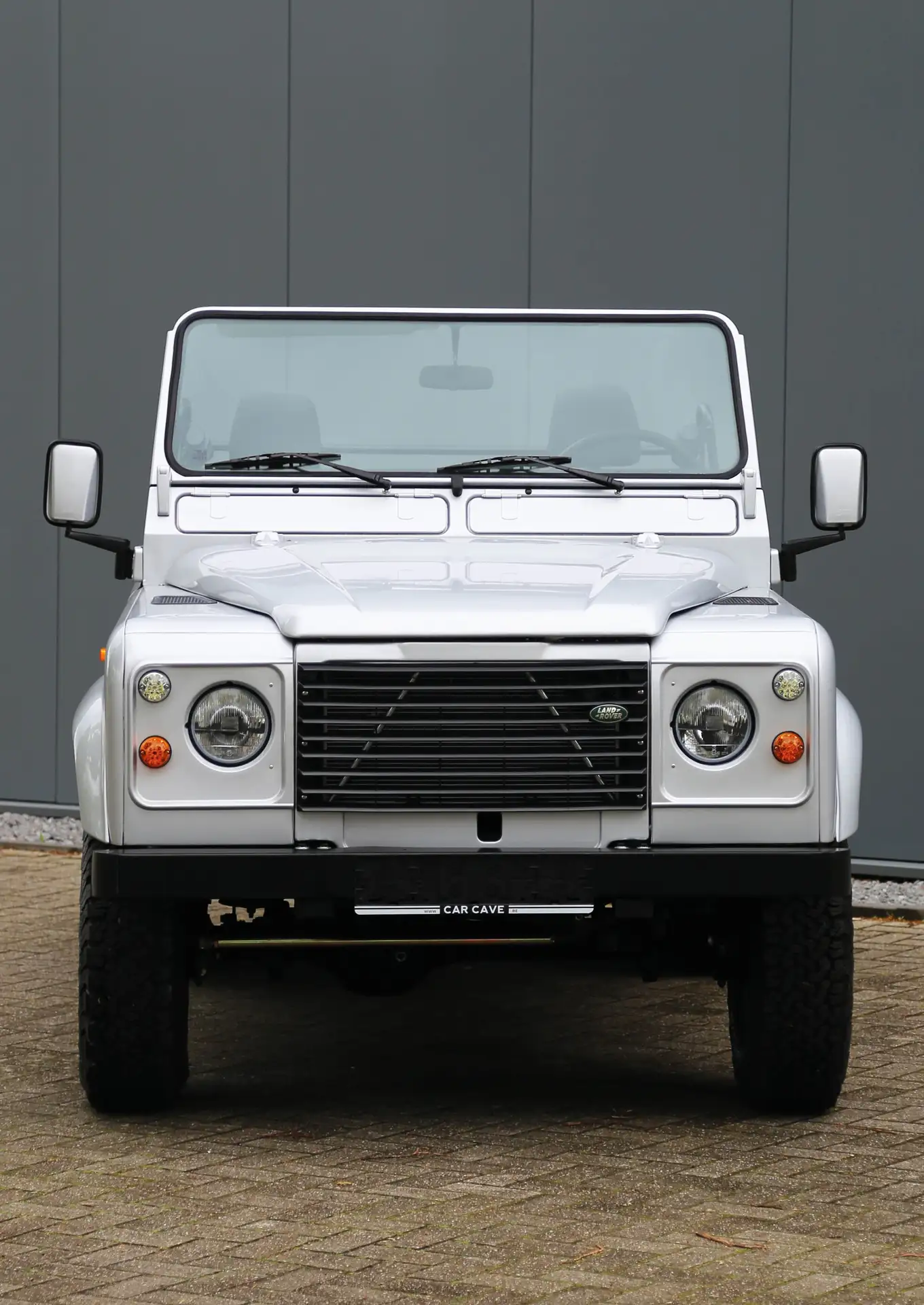 Land Rover - Defender