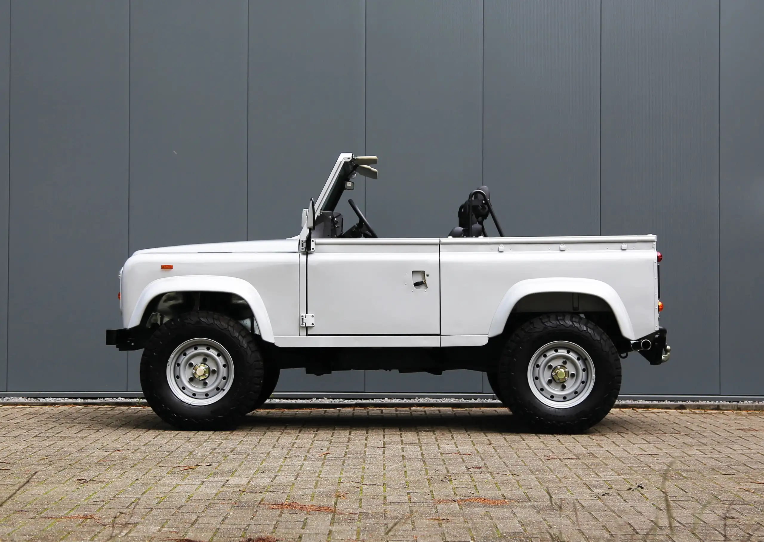 Land Rover - Defender