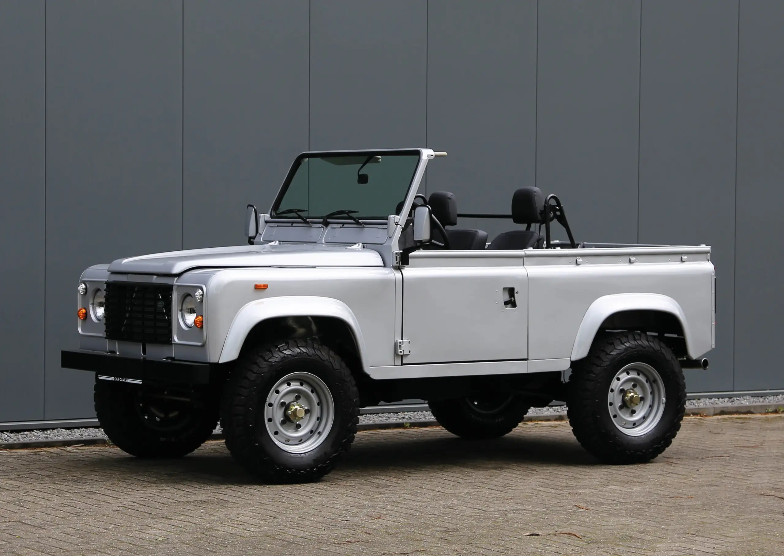 Land Rover - Defender