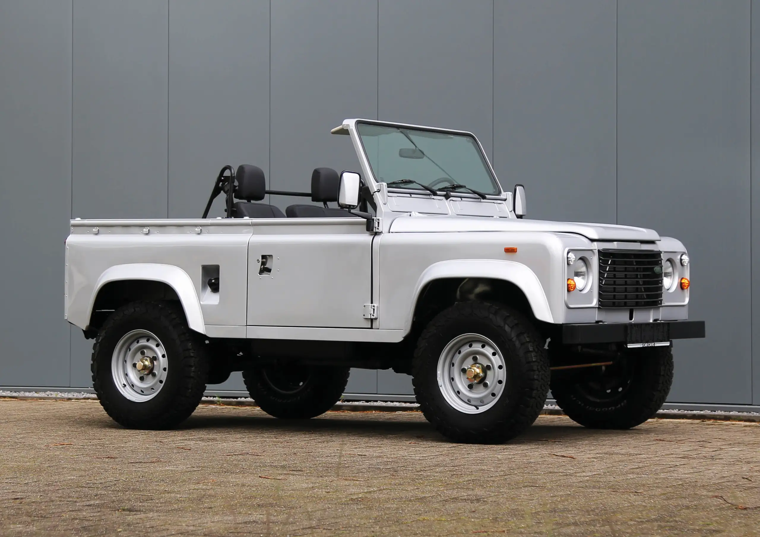 Land Rover - Defender