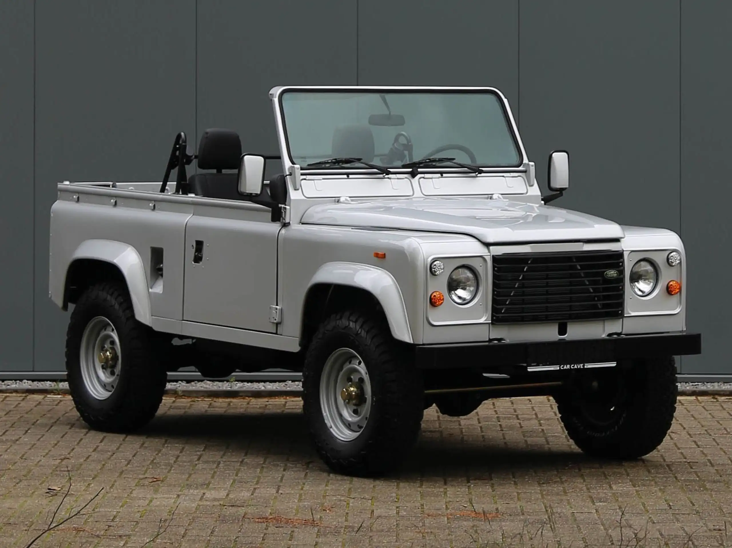 Land Rover - Defender