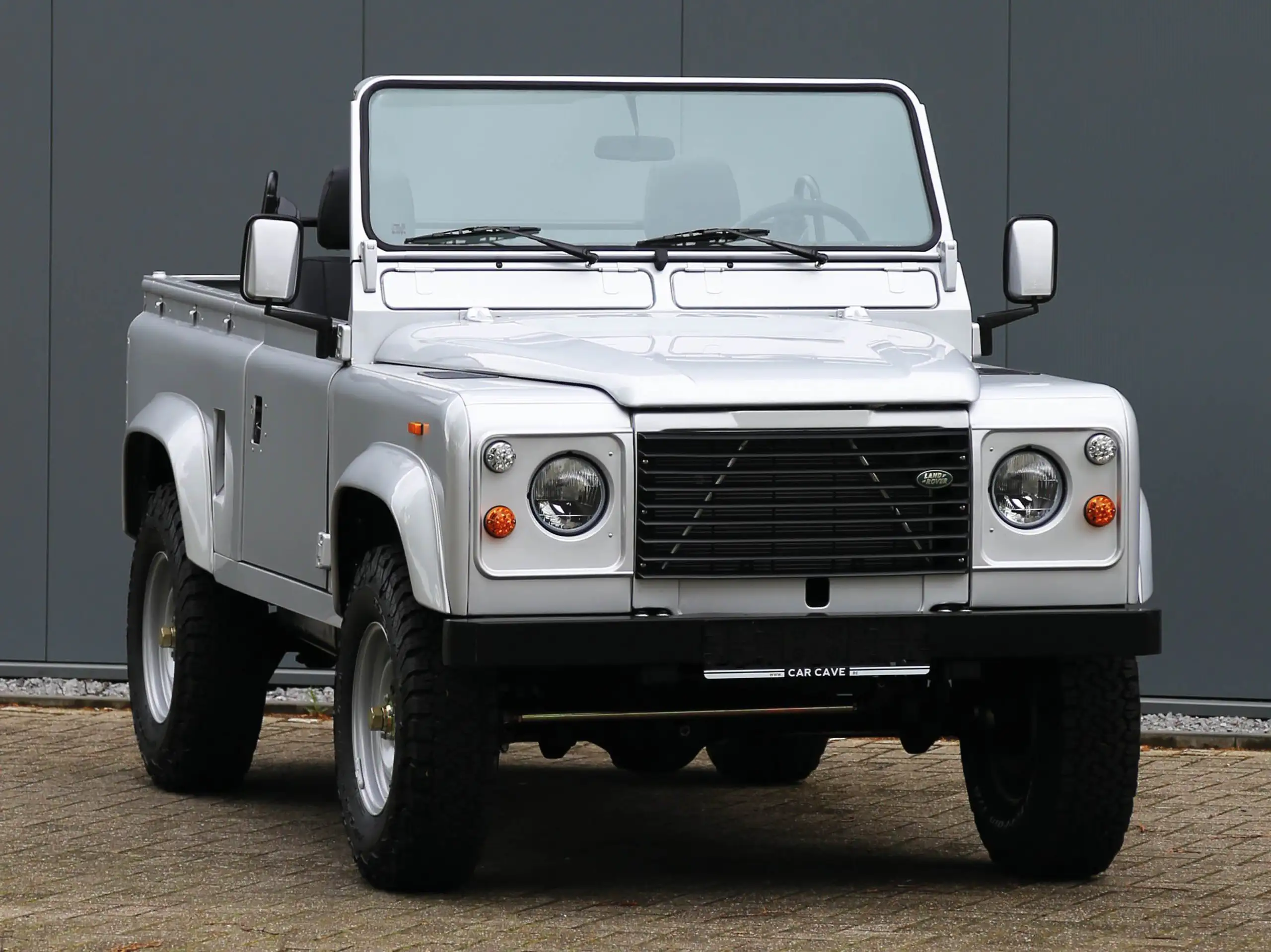 Land Rover - Defender