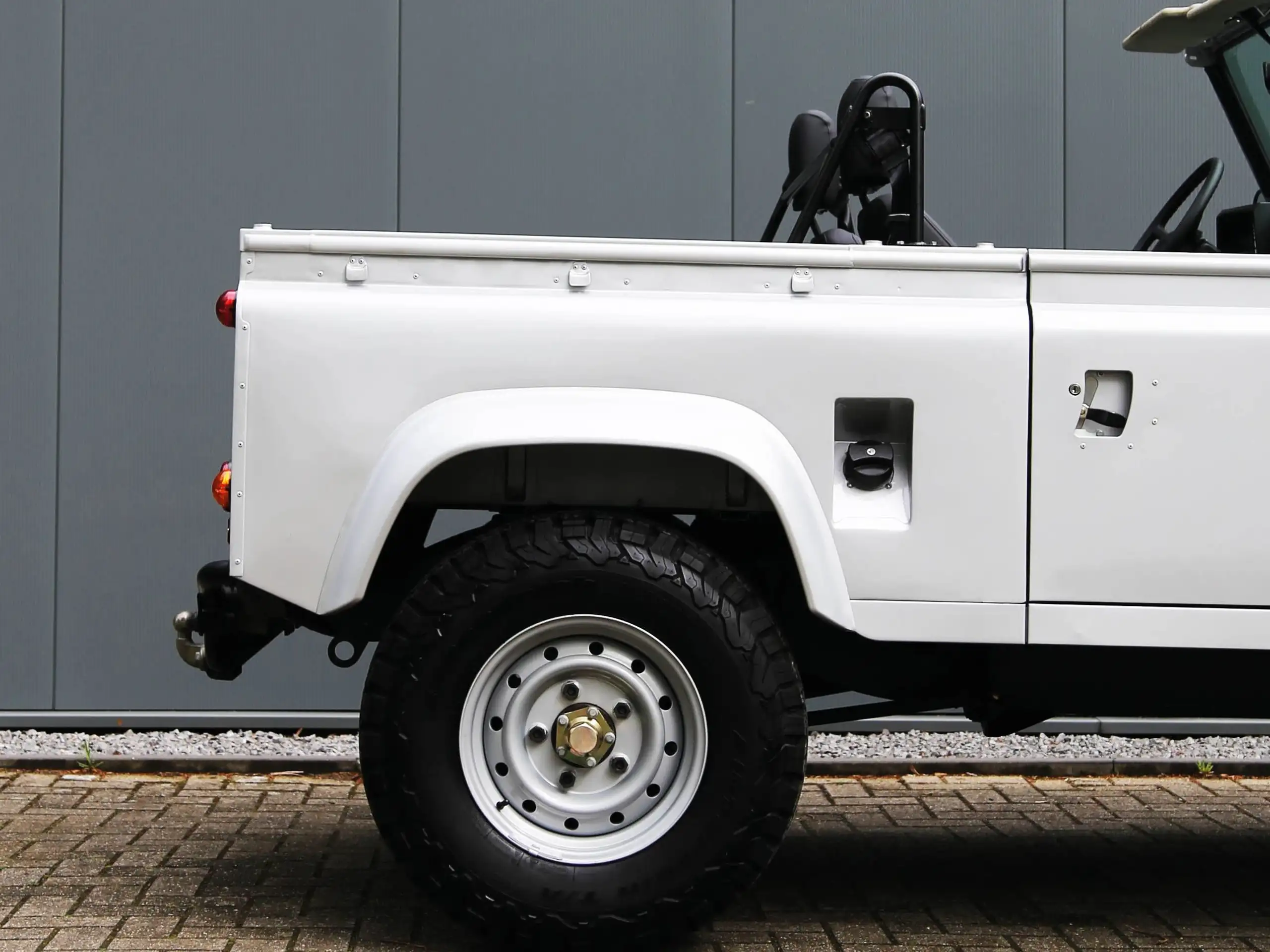 Land Rover - Defender