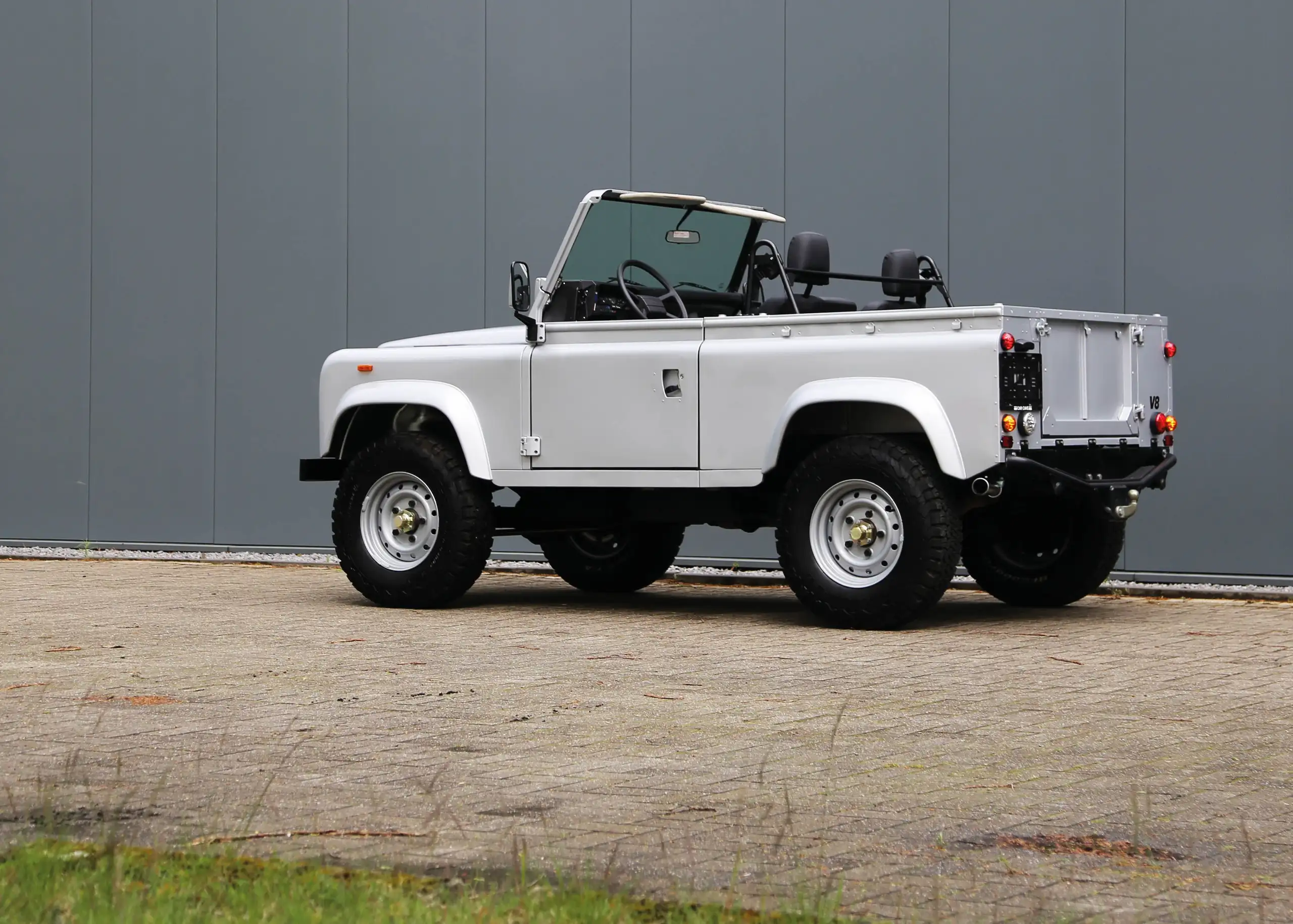 Land Rover - Defender