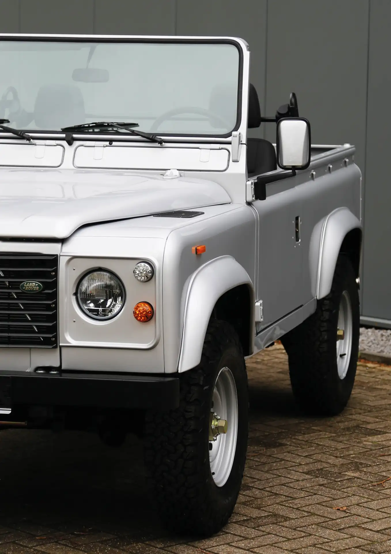 Land Rover - Defender