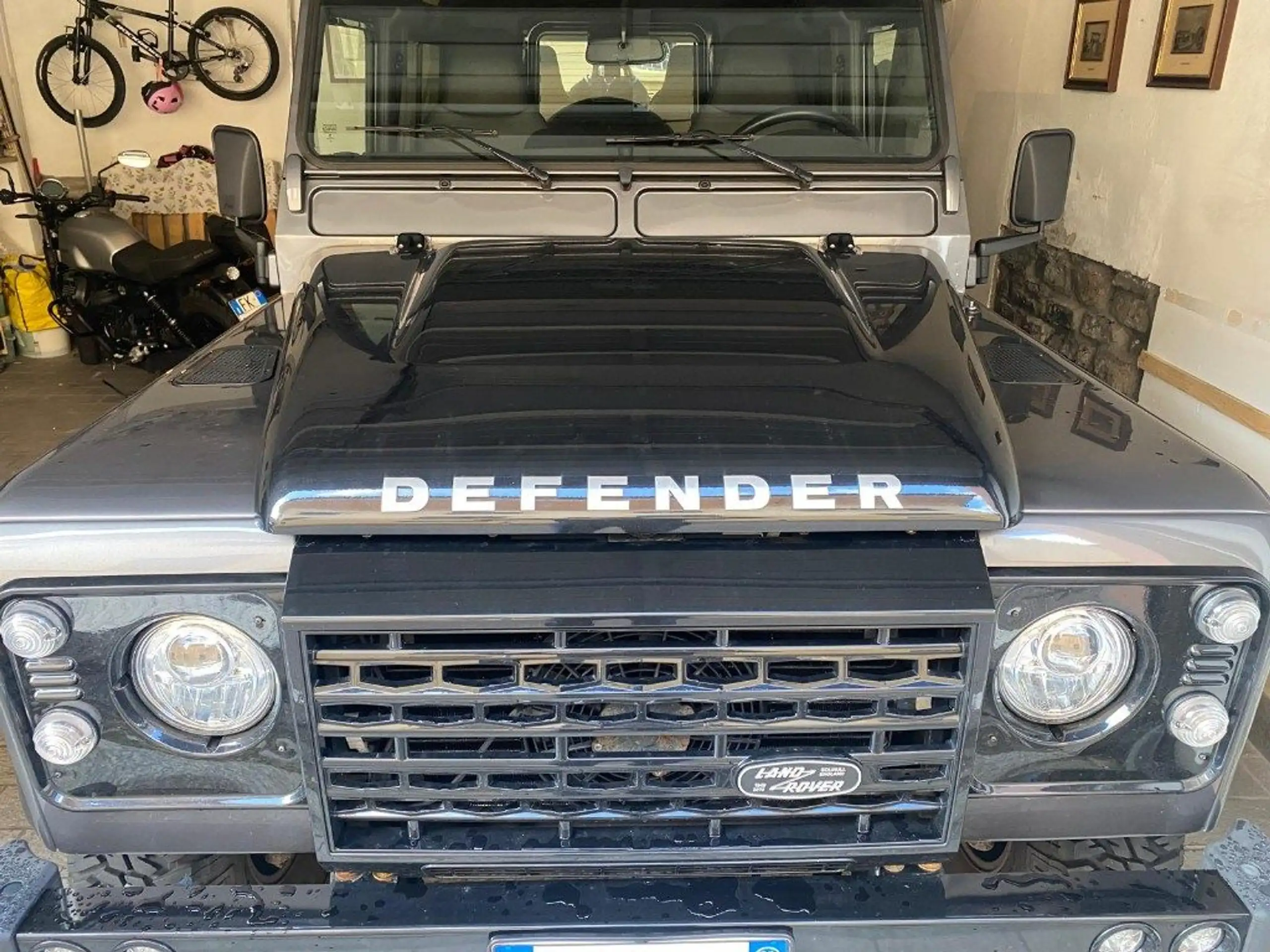 Land Rover - Defender