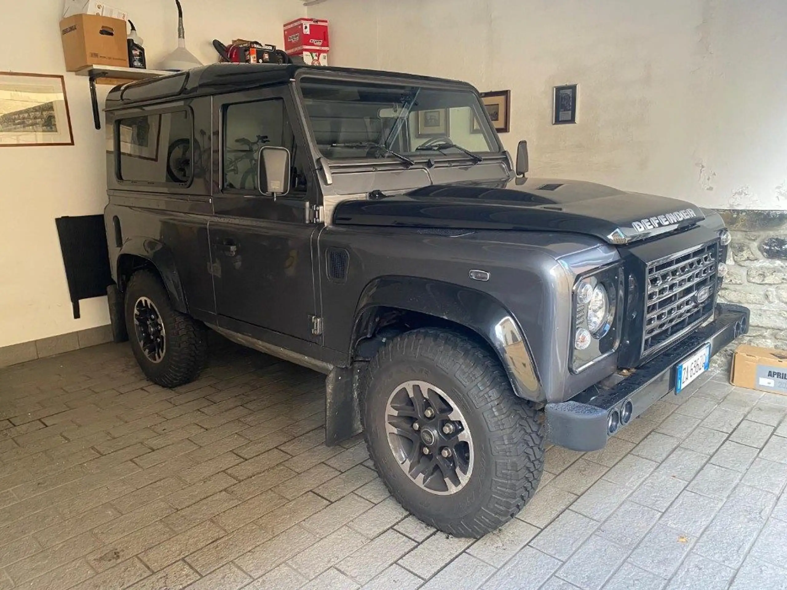 Land Rover - Defender