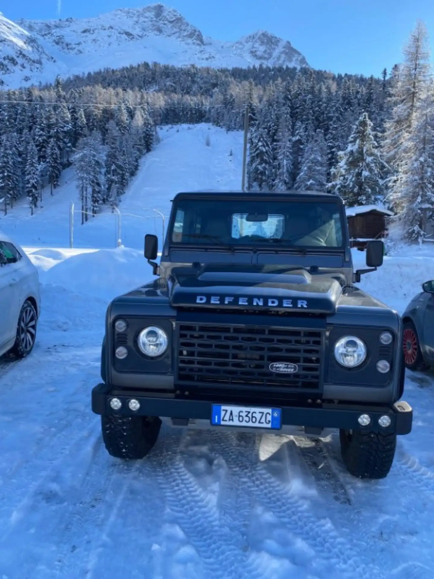 Land Rover - Defender