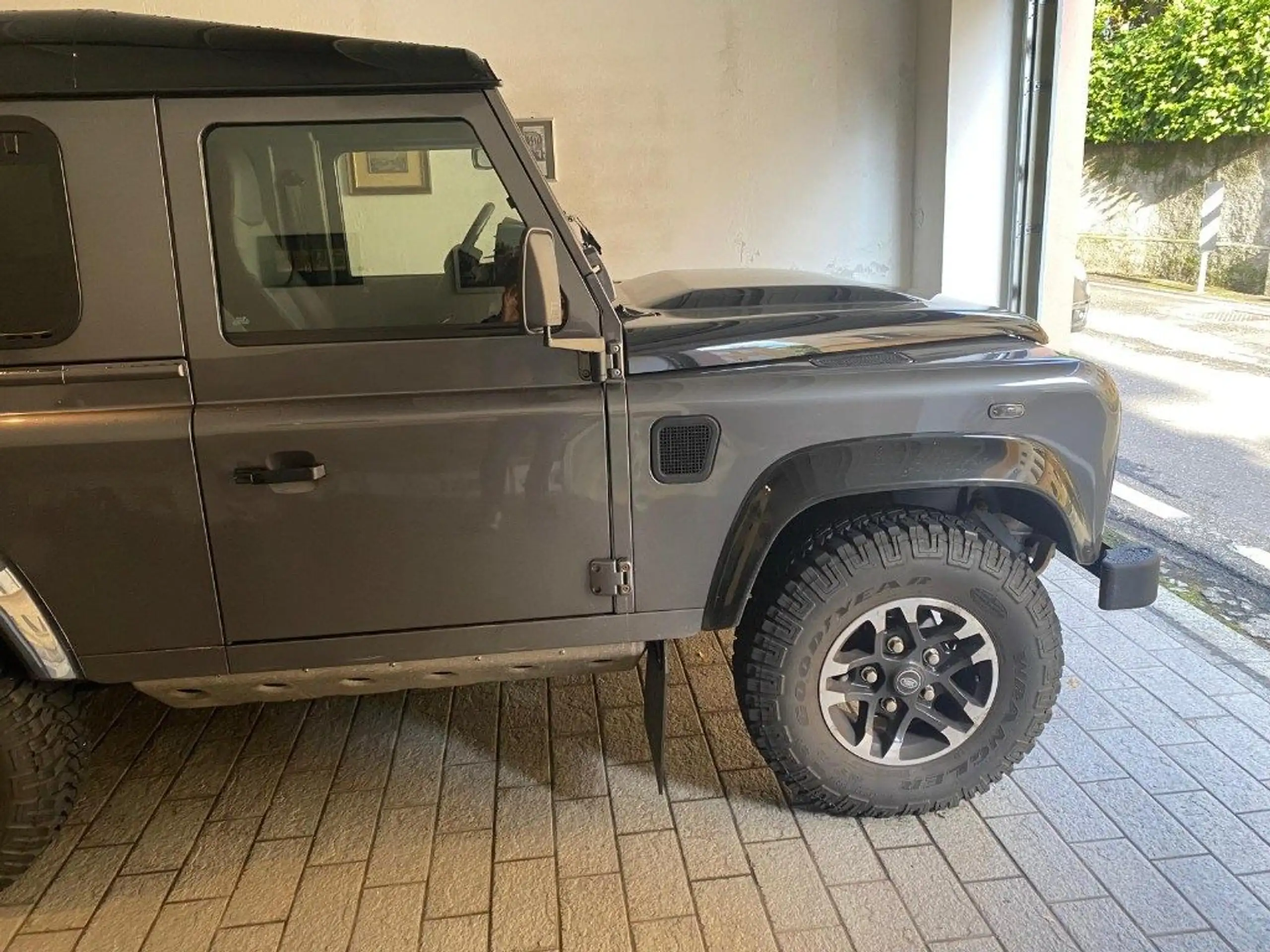 Land Rover - Defender