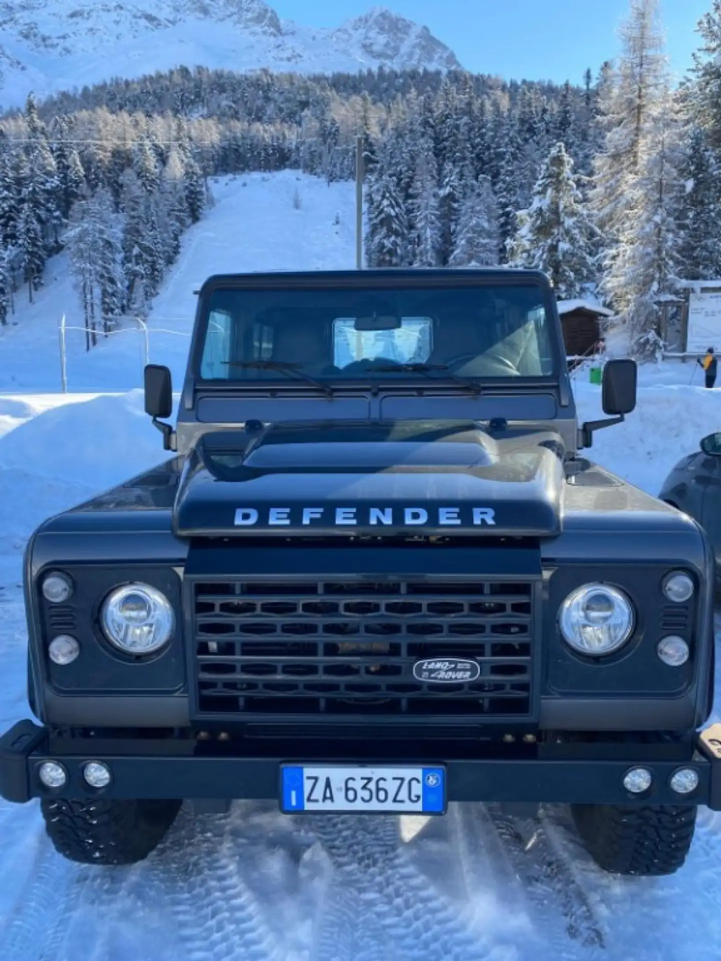 Land Rover - Defender