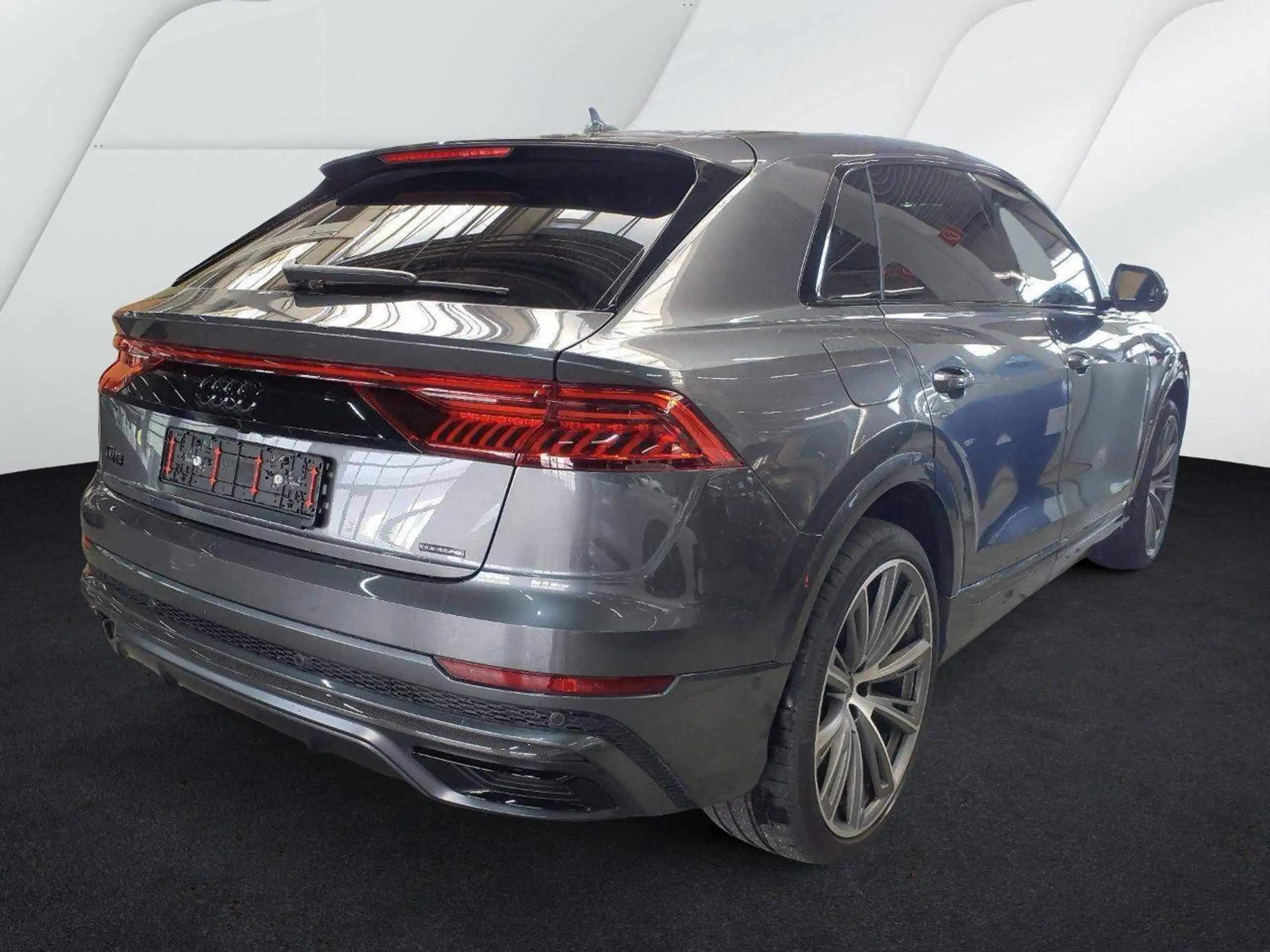 Audi - Q8