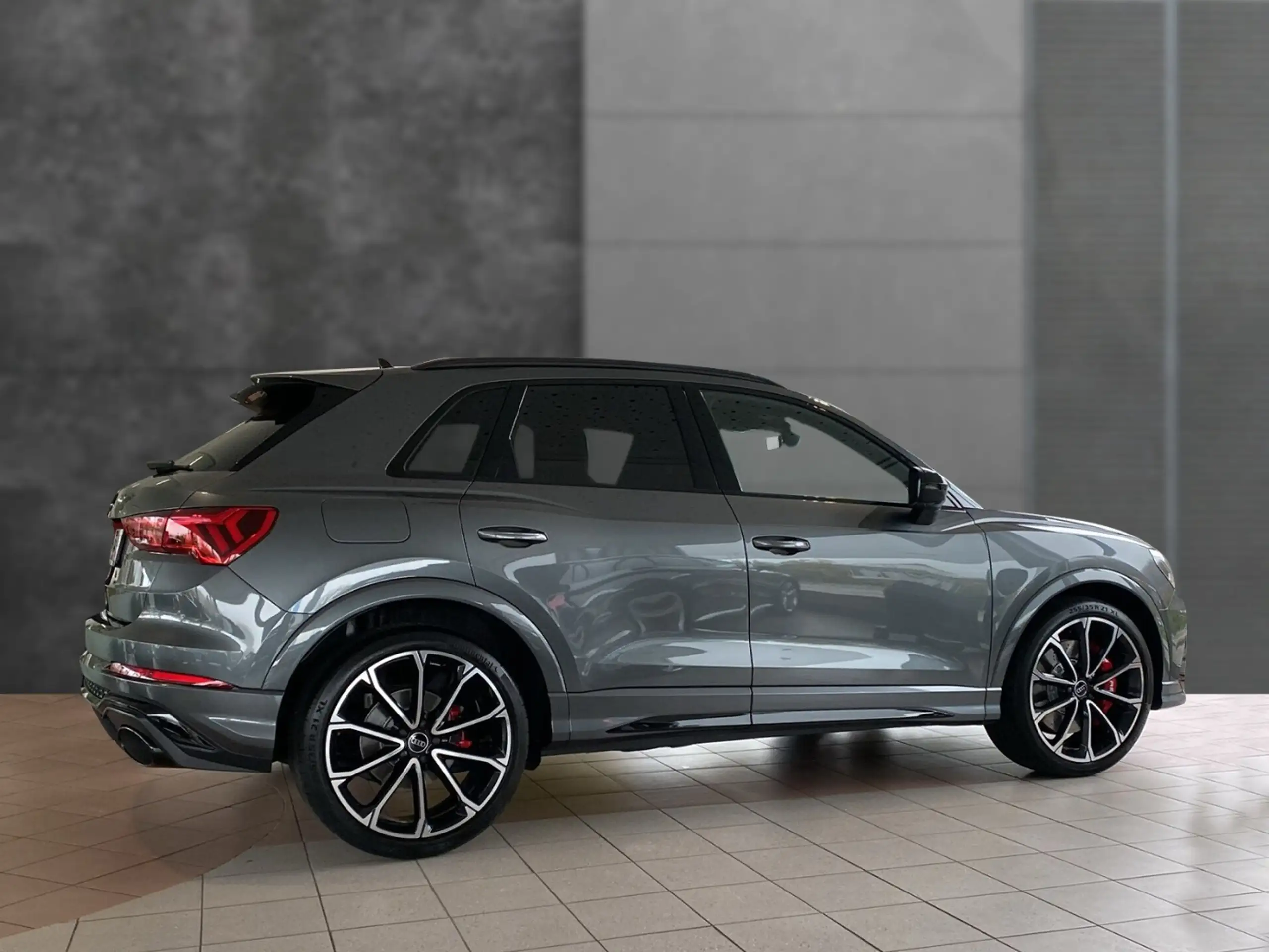 Audi - RS Q3