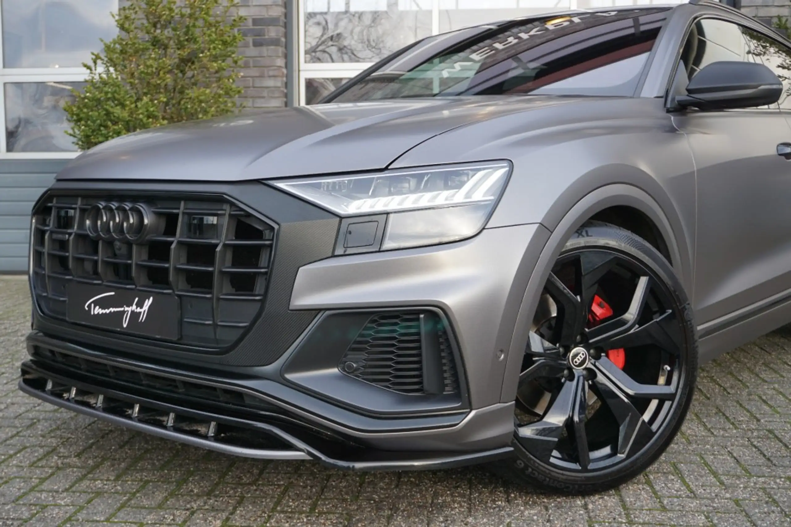 Audi - Q8