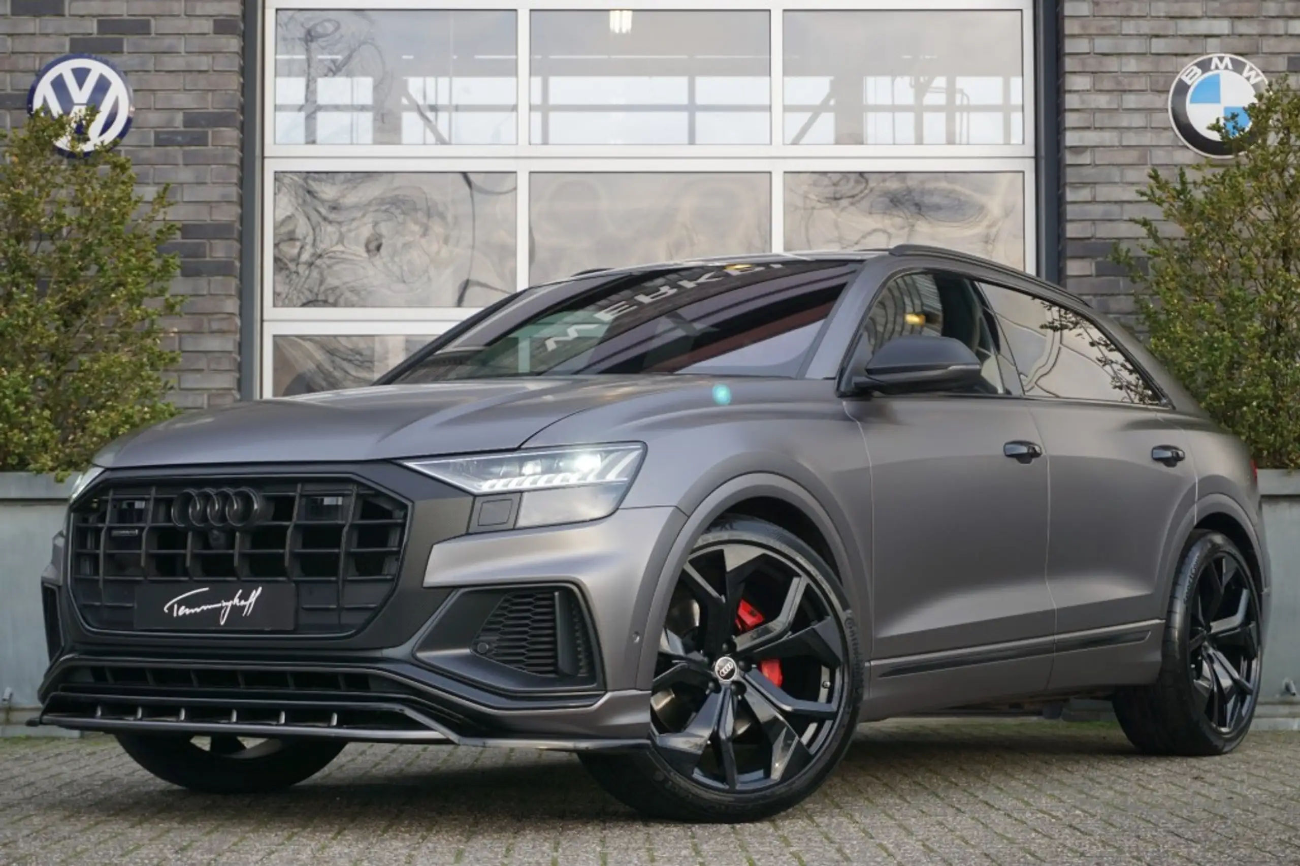 Audi - Q8