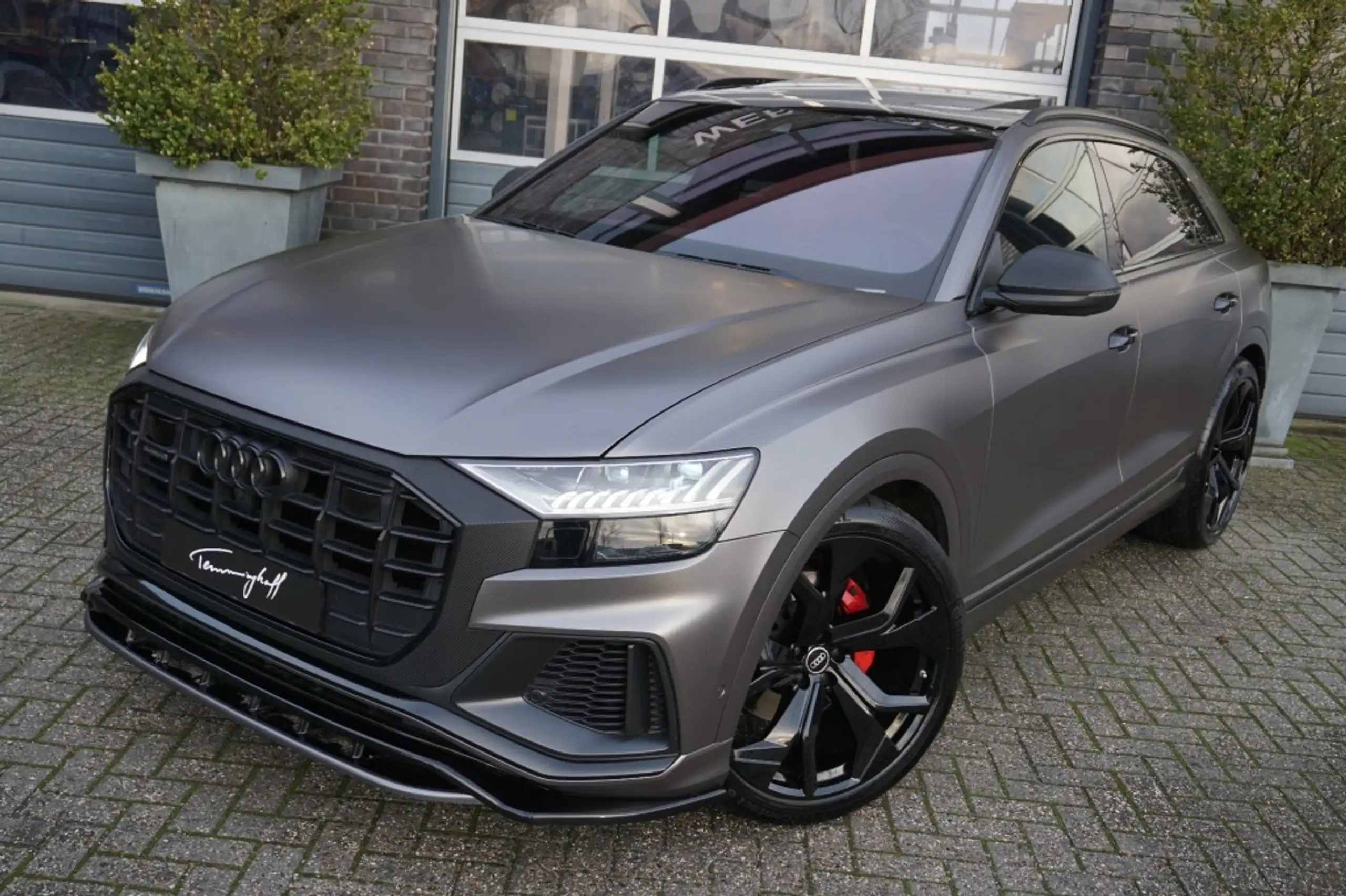 Audi - Q8