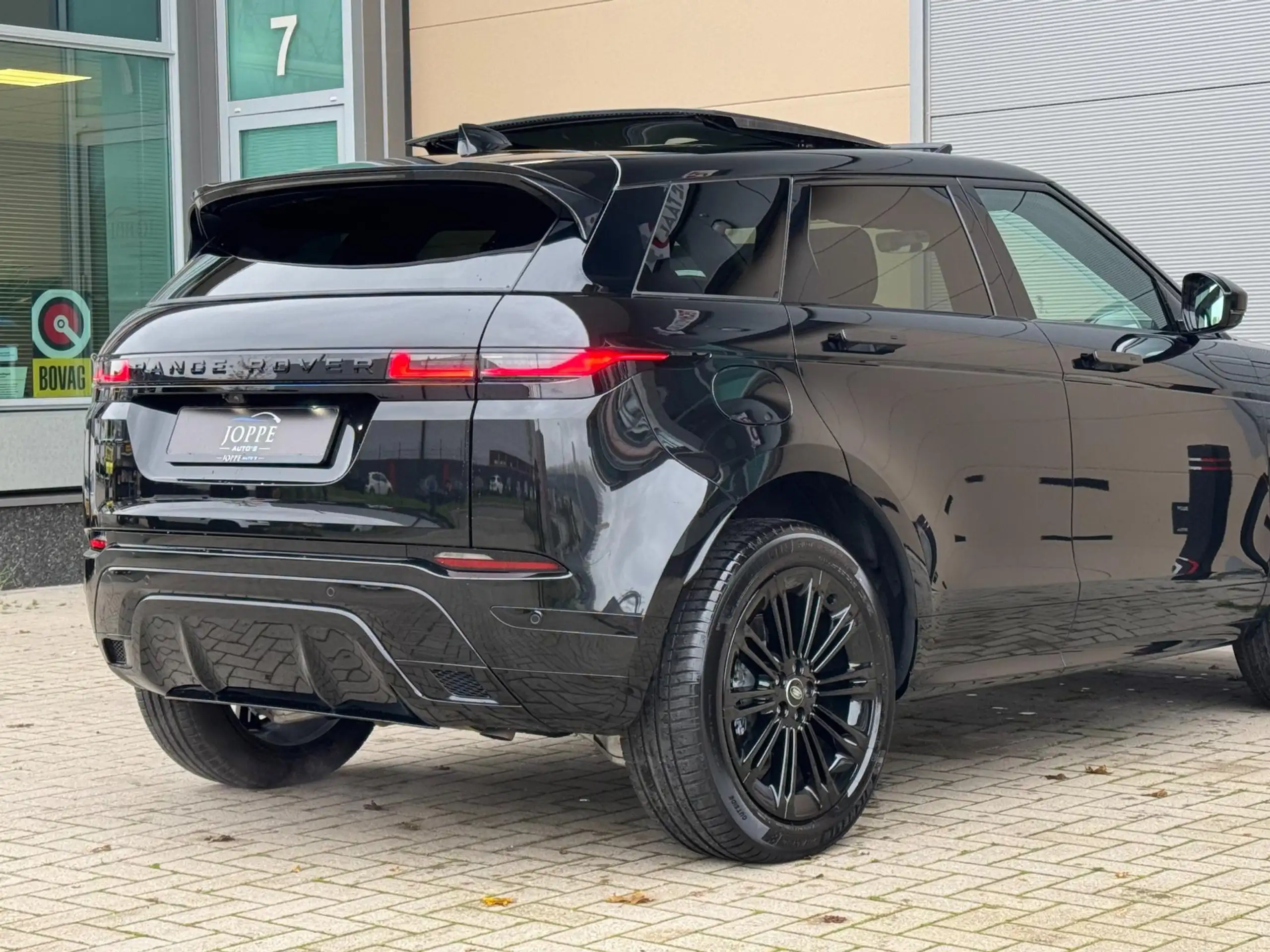 Land Rover - Range Rover Evoque