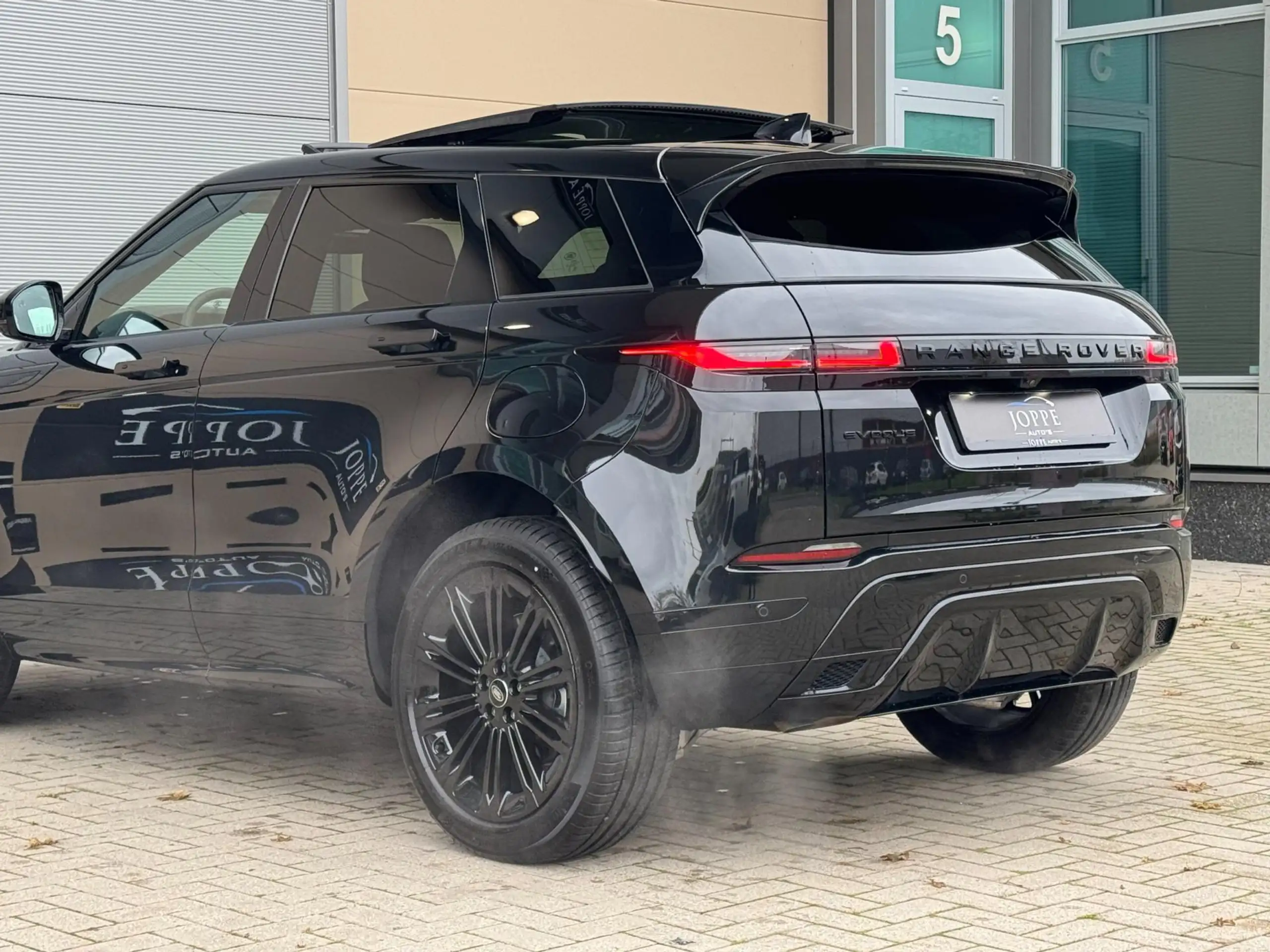 Land Rover - Range Rover Evoque