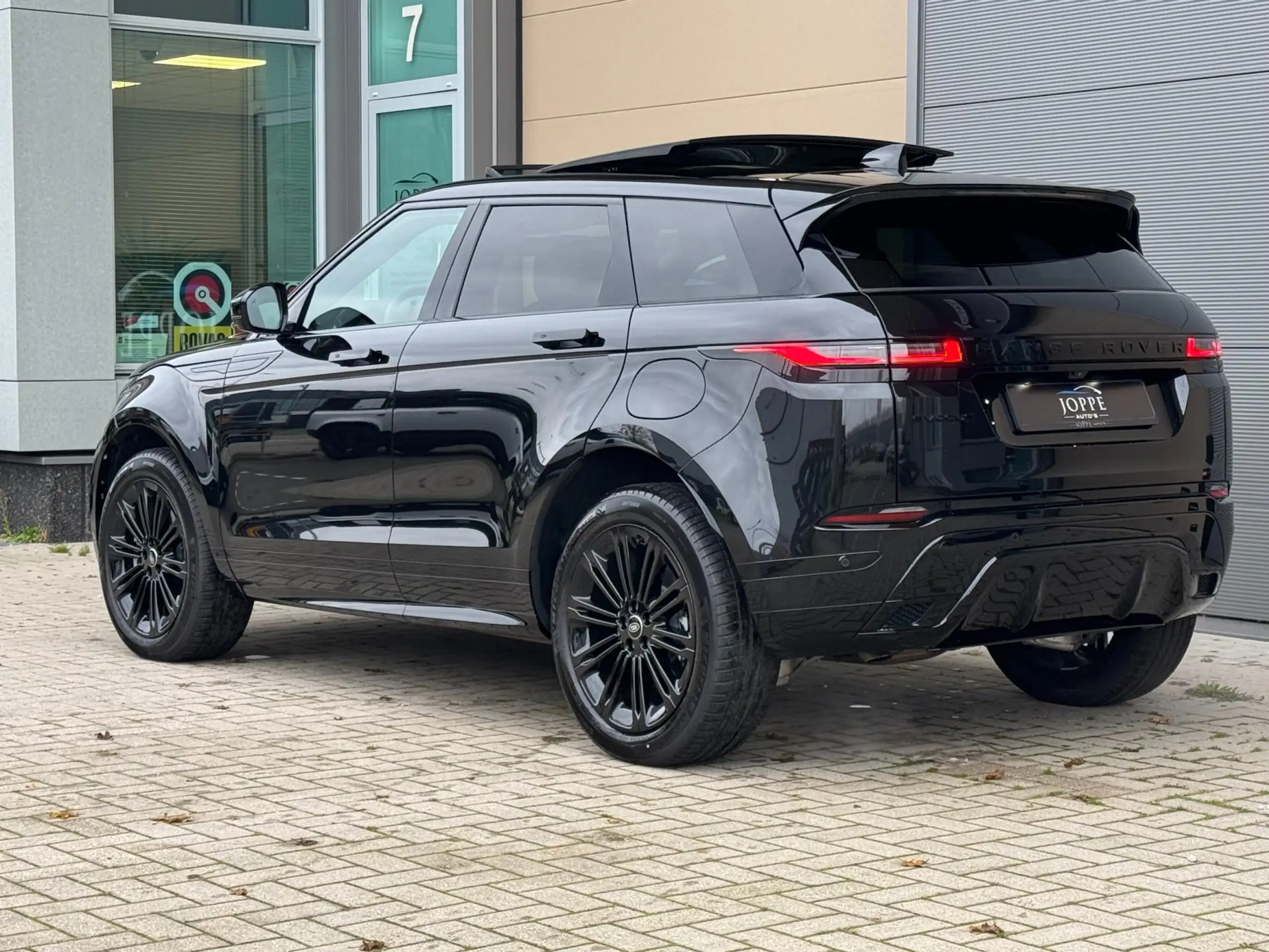 Land Rover - Range Rover Evoque