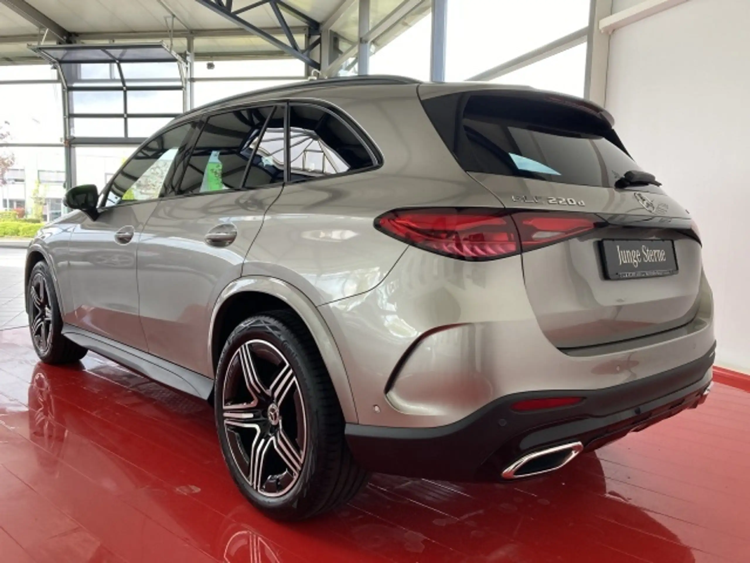 Mercedes-Benz - GLC 220