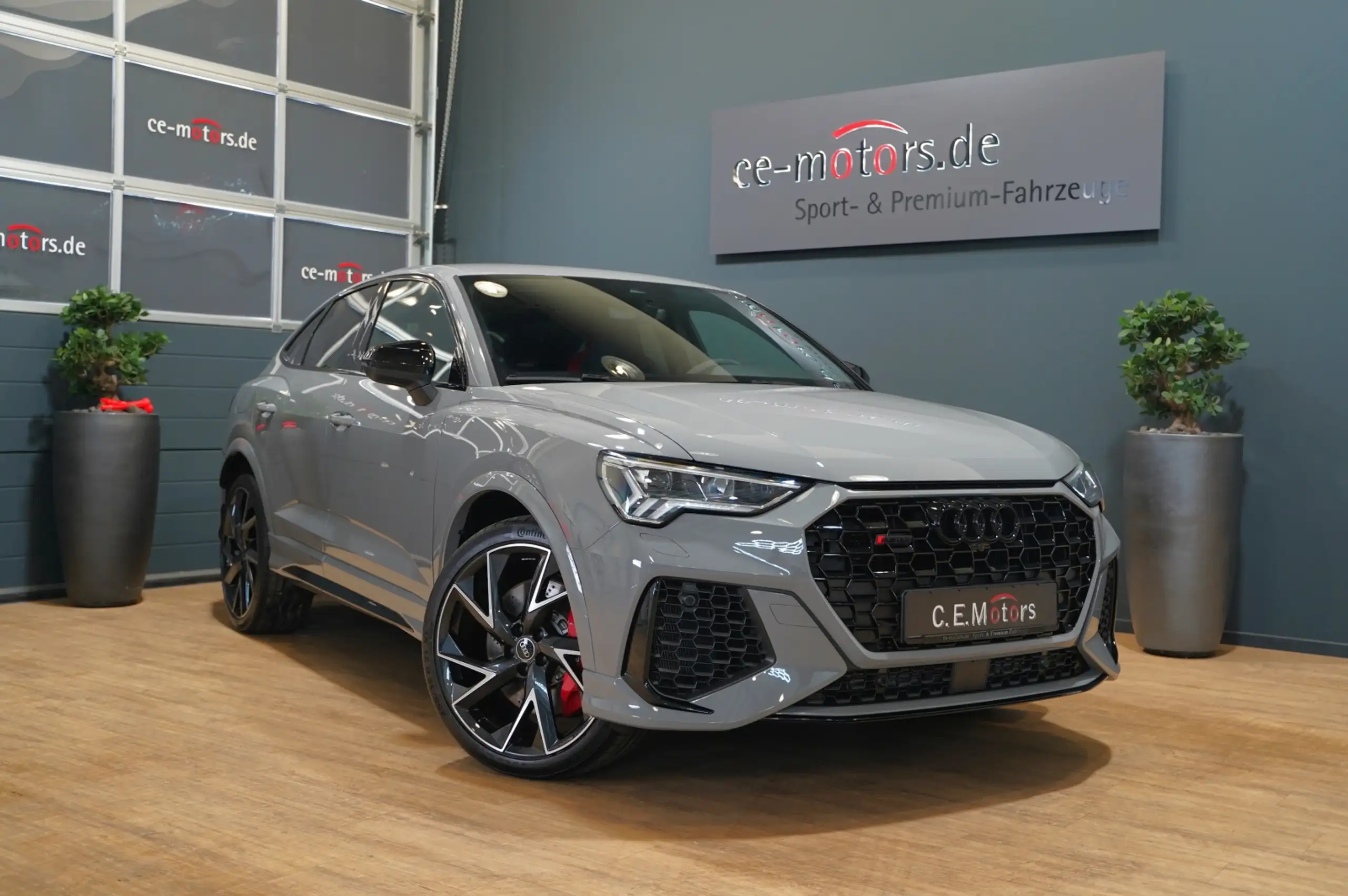 Audi - RS Q3