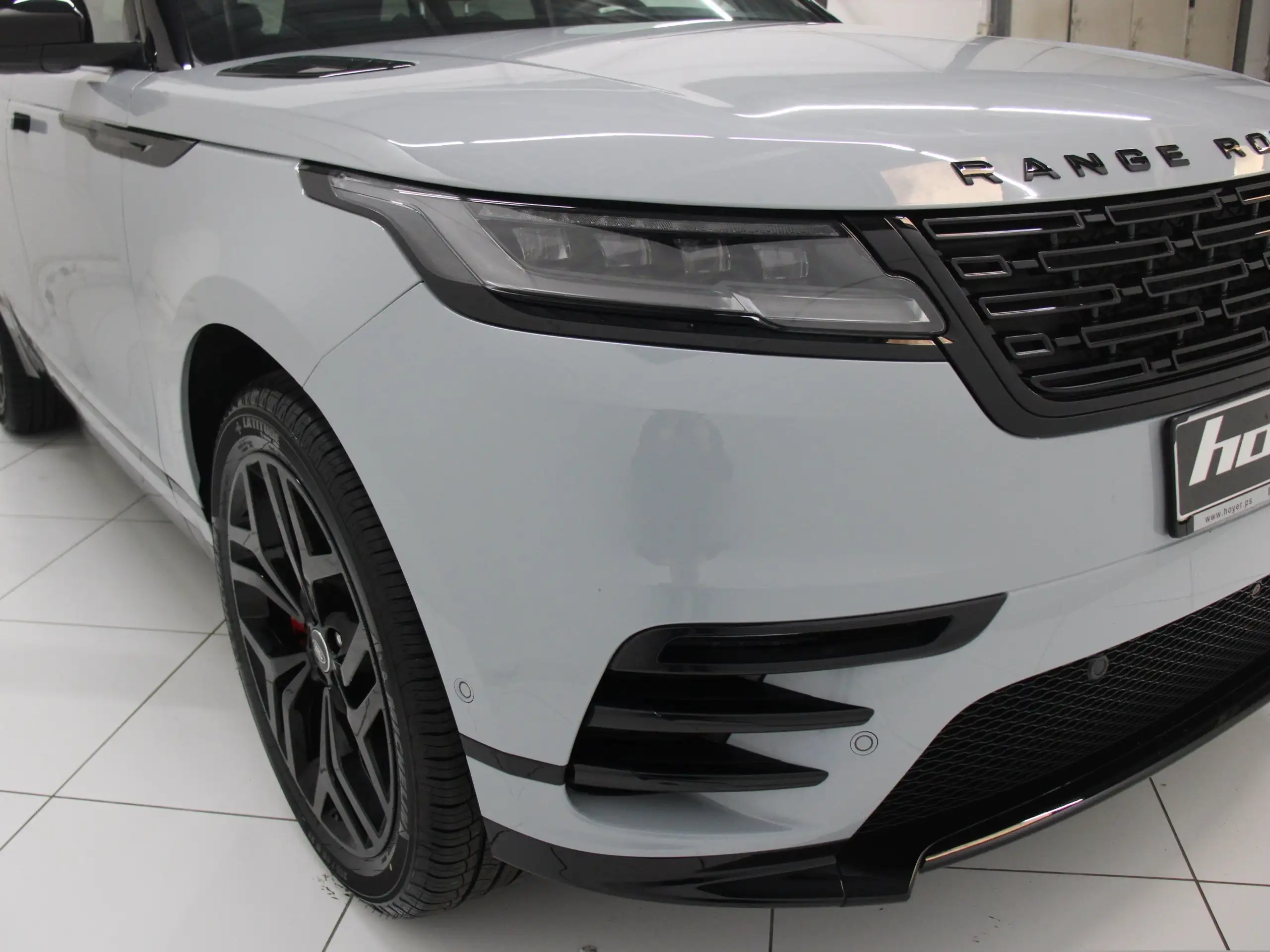 Land Rover - Range Rover Velar