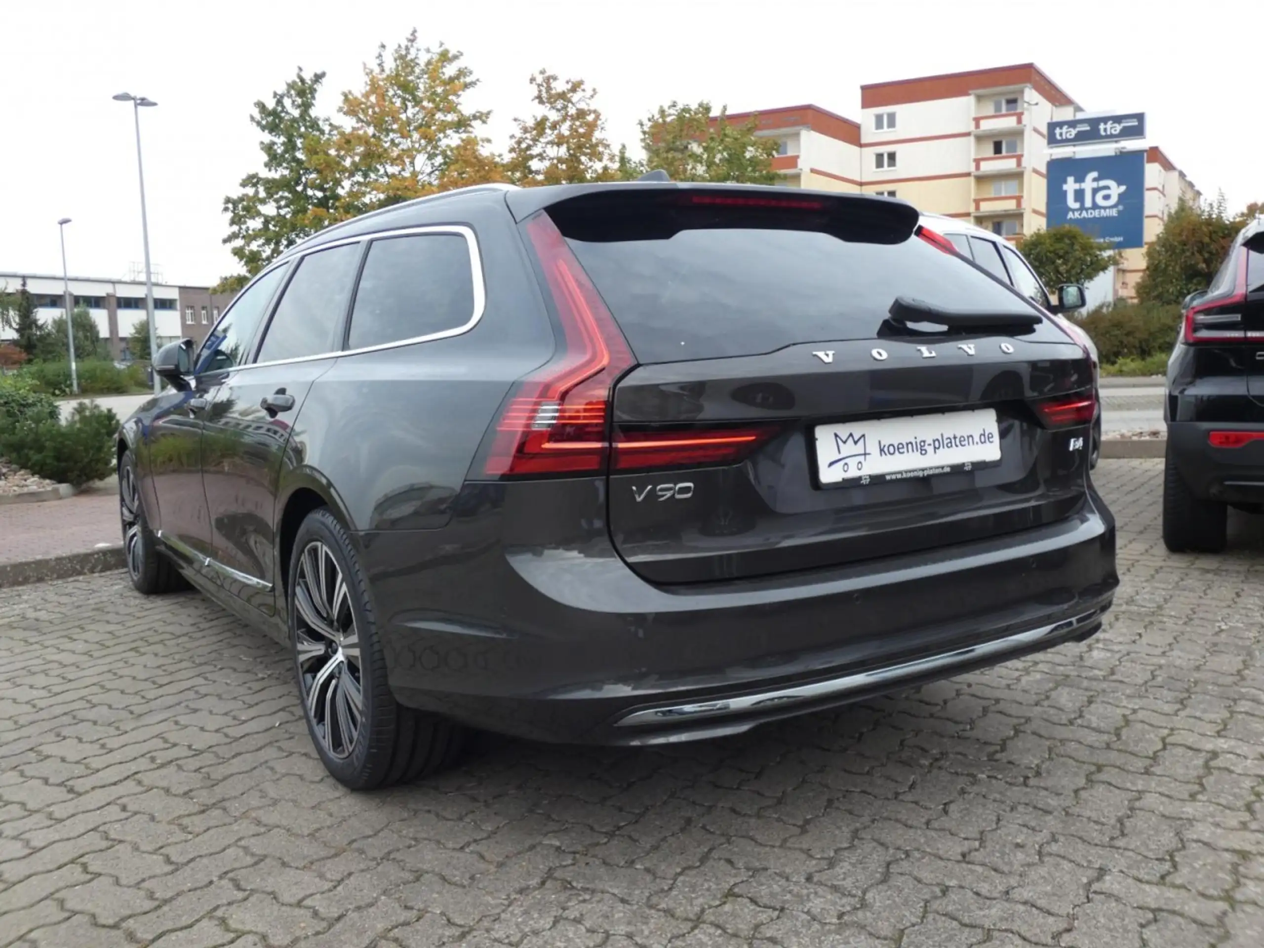 Volvo - V90