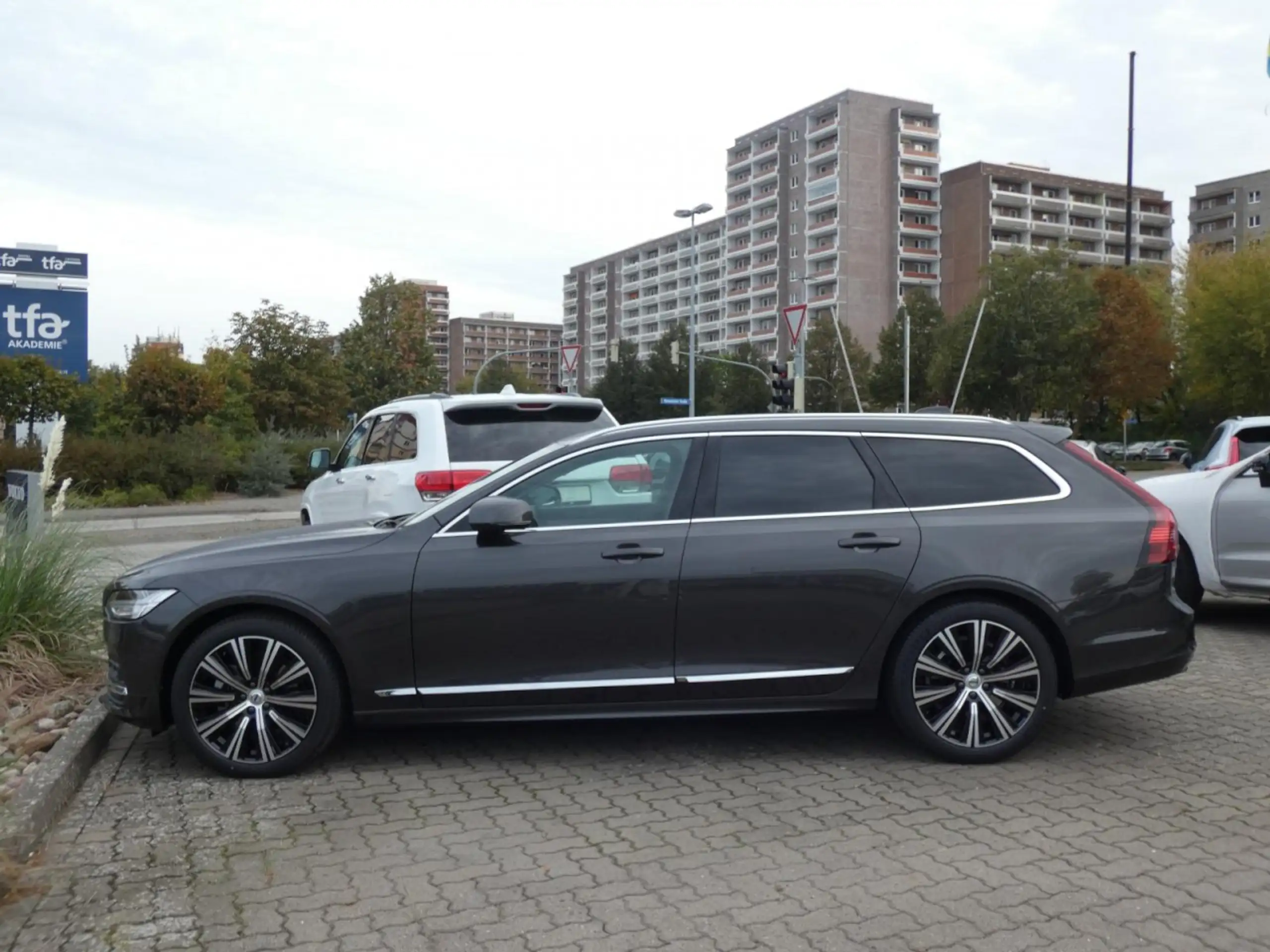 Volvo - V90