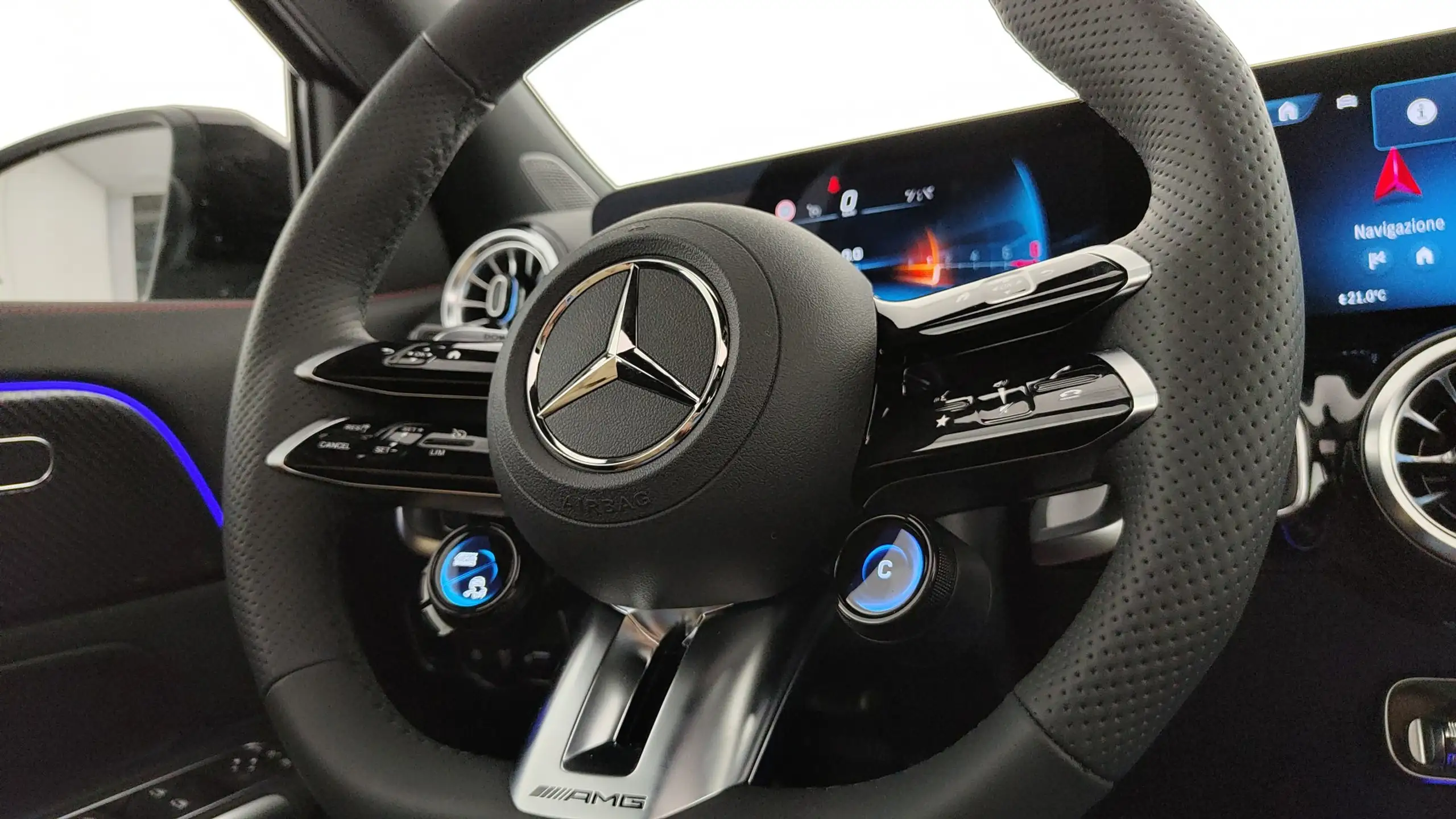 Mercedes-Benz - GLA 35 AMG